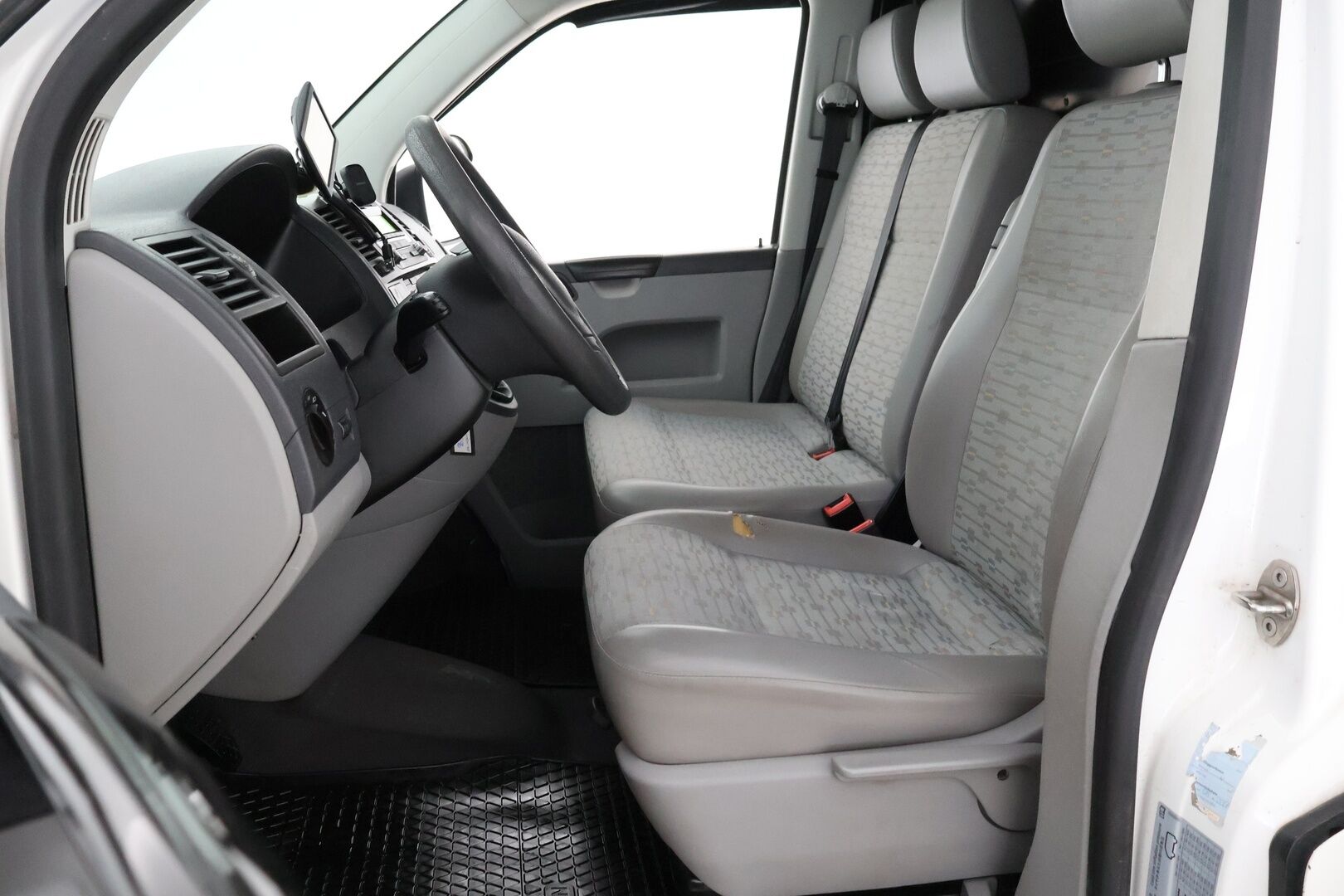 Volkswagen Transporter 2012 umpipakettiauto pitkä 2,0 TDI 75kW - Puolinahkasisusta / Vetokoukku / Lohkolämmitin / Vakkari / Juuri tullut Tampereelle!