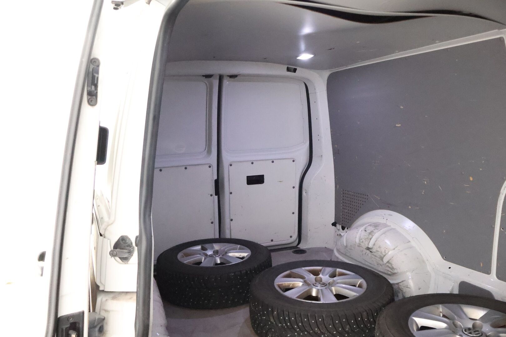 Volkswagen Transporter 2012 umpipakettiauto pitkä 2,0 TDI 75kW - Puolinahkasisusta / Vetokoukku / Lohkolämmitin / Vakkari / Juuri tullut Tampereelle!