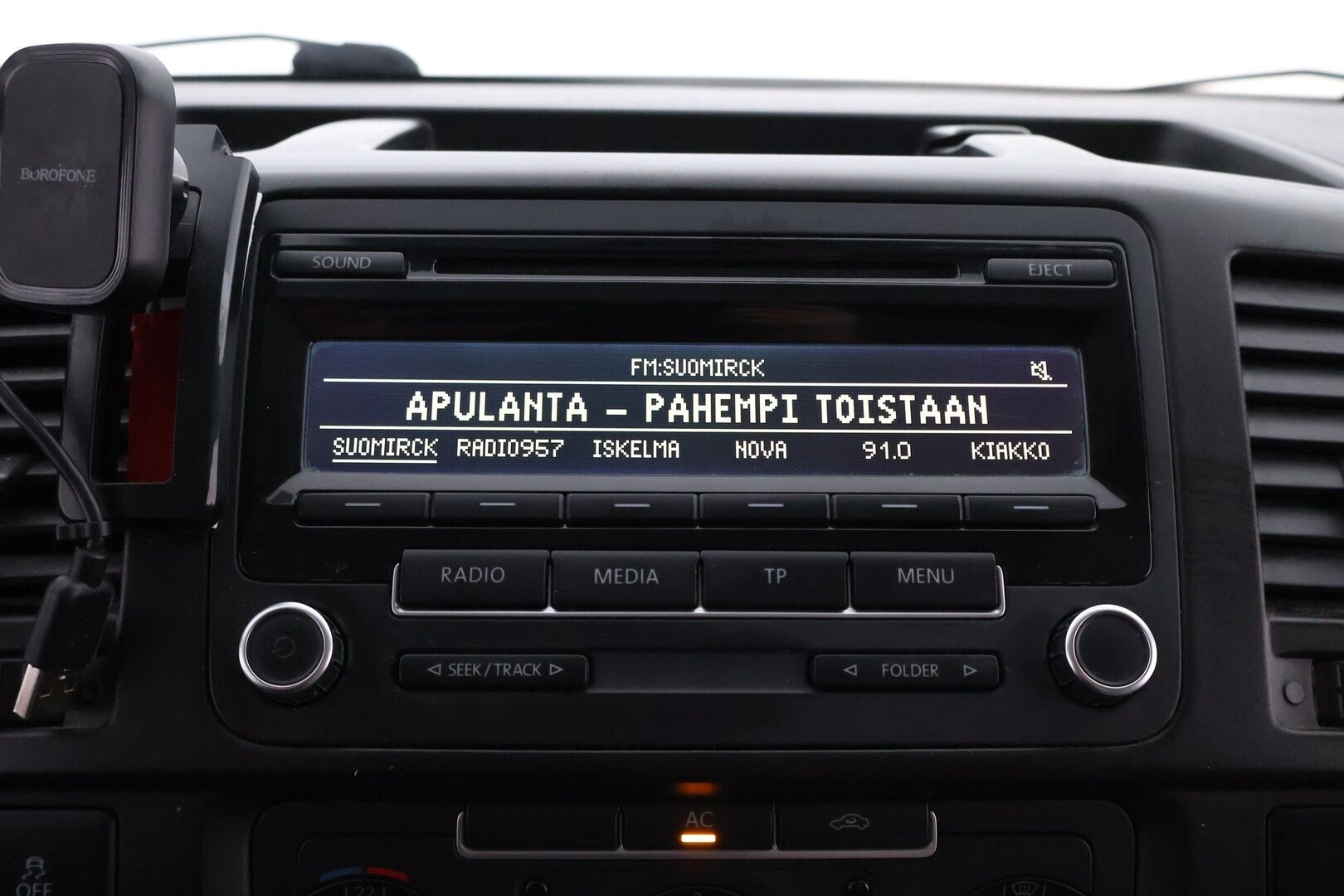 Volkswagen Transporter 2012 umpipakettiauto pitkä 2,0 TDI 75kW - Puolinahkasisusta / Vetokoukku / Lohkolämmitin / Vakkari / Juuri tullut Tampereelle!