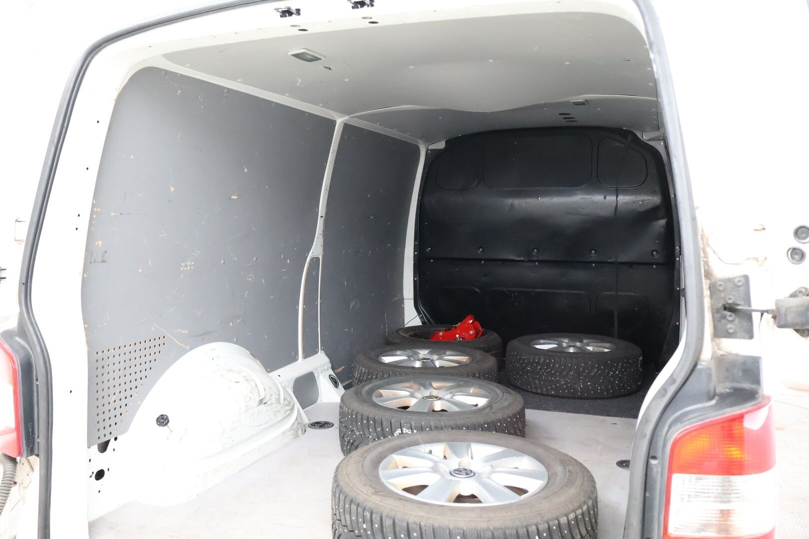 Volkswagen Transporter 2012 umpipakettiauto pitkä 2,0 TDI 75kW - Puolinahkasisusta / Vetokoukku / Lohkolämmitin / Vakkari / Juuri tullut Tampereelle!