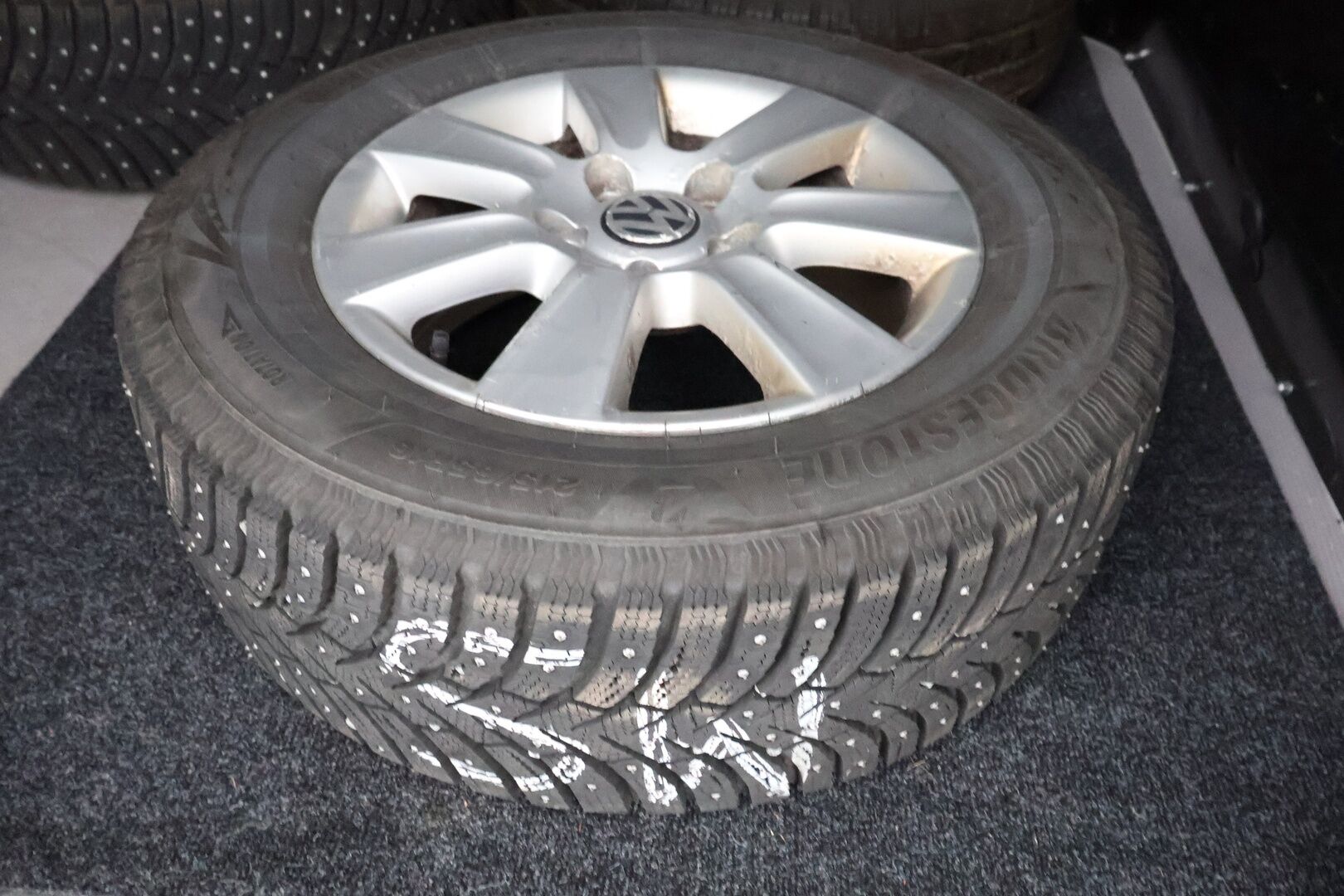 Volkswagen Transporter 2012 umpipakettiauto pitkä 2,0 TDI 75kW - Puolinahkasisusta / Vetokoukku / Lohkolämmitin / Vakkari / Juuri tullut Tampereelle!