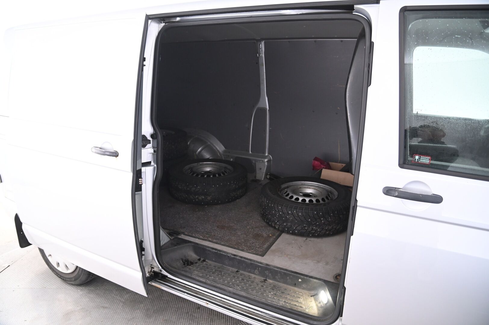Volkswagen Transporter 2009 *Myydään Huutokaupat.com*