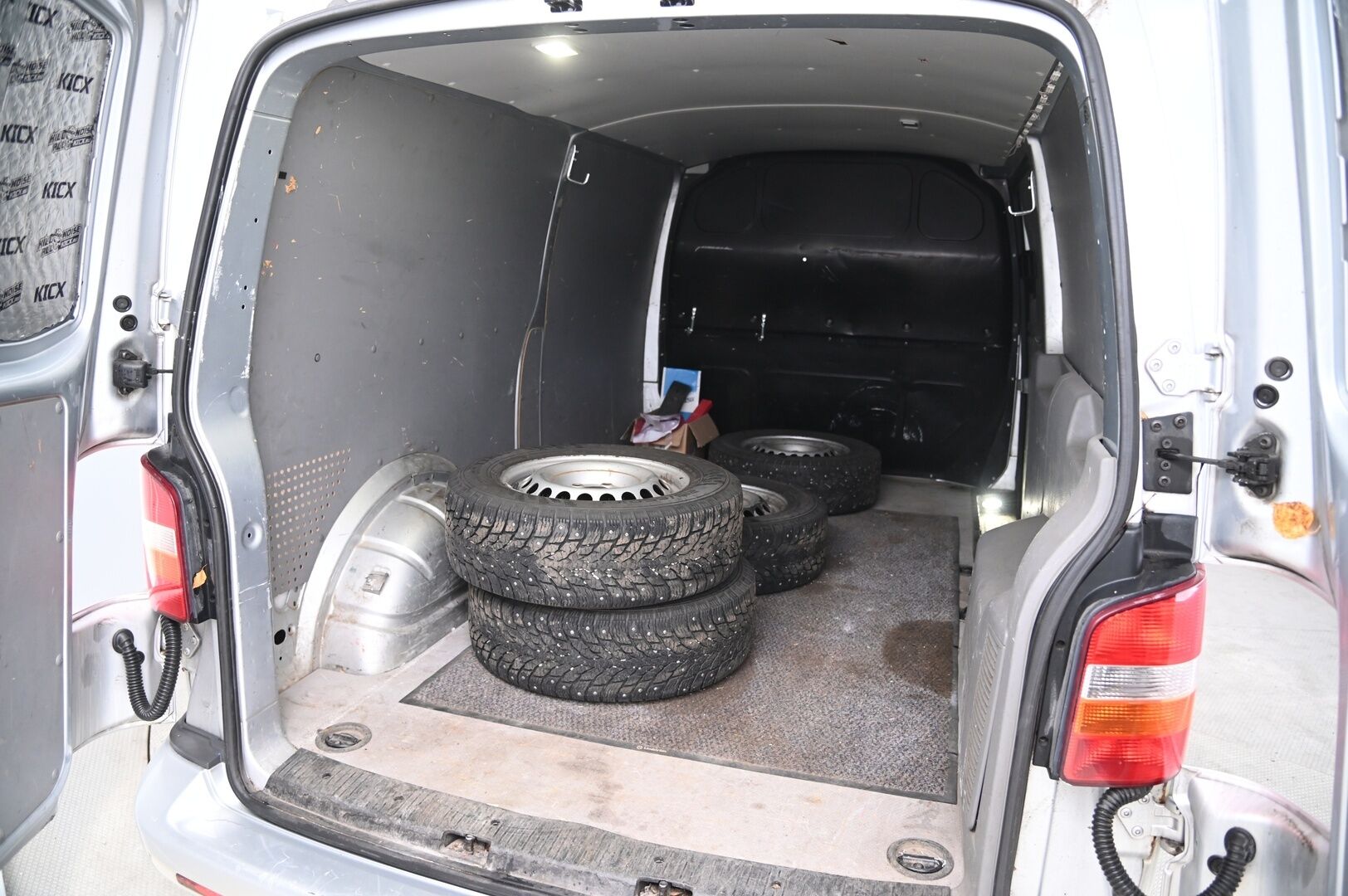 Volkswagen Transporter 2009 *Myydään Huutokaupat.com*