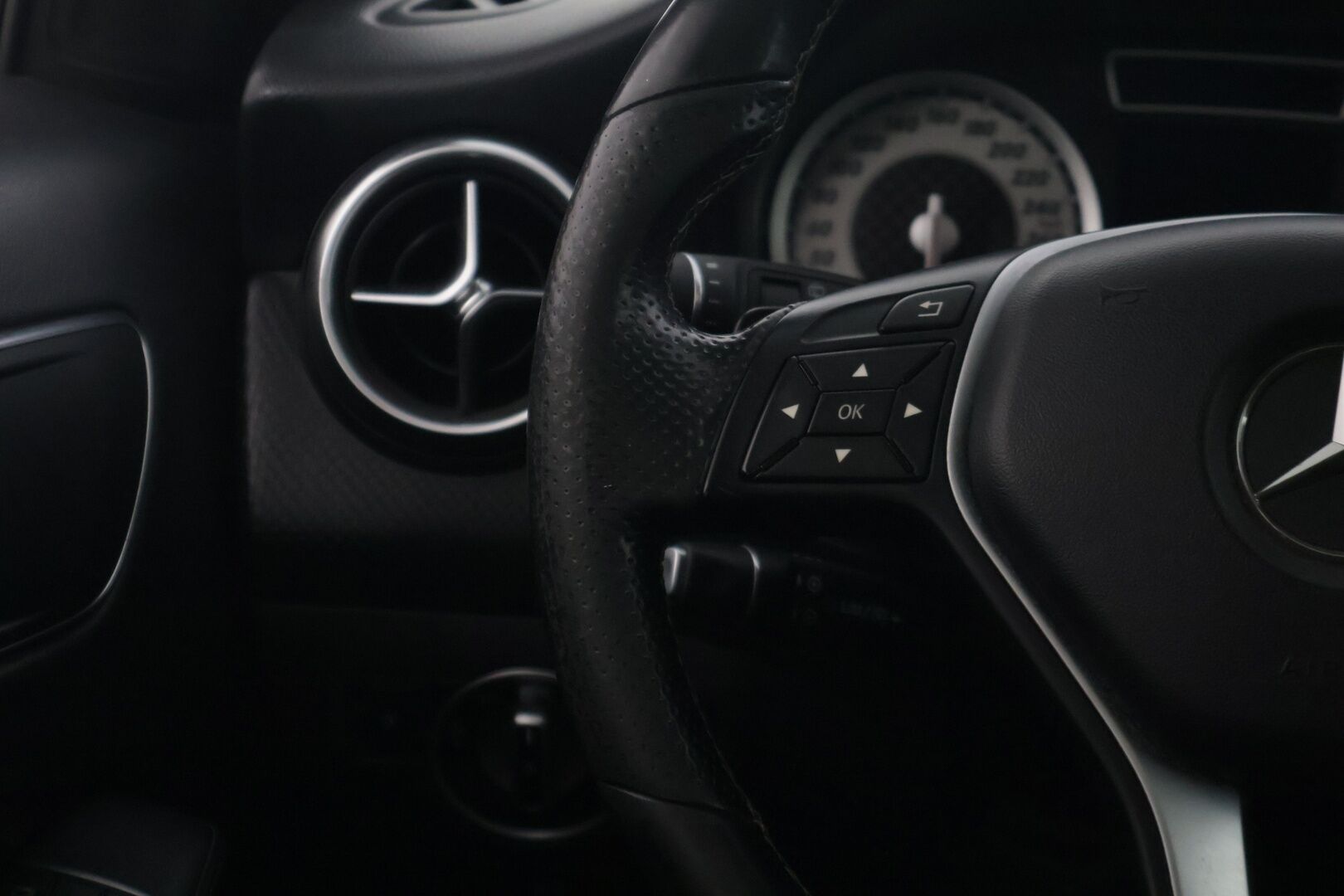 Mercedes-Benz A 2015 180 BE A * Panaroma / Tutkat  / Vakkari / Navi * - Juuri huollettu / Panaroma / Näyttävä yksilö - HULLUT AVAJAISHULINAT KORKOTARJOUS 3,29 %