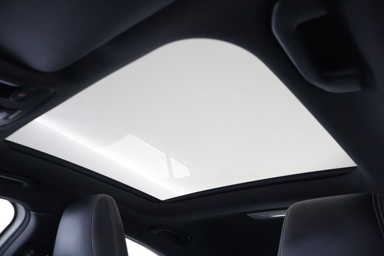 Mercedes-Benz A 2015 180 BE A * Panaroma / Tutkat  / Vakkari / Navi * - Juuri huollettu / Panaroma / Näyttävä yksilö - HULLUT AVAJAISHULINAT KORKOTARJOUS 3,29 %