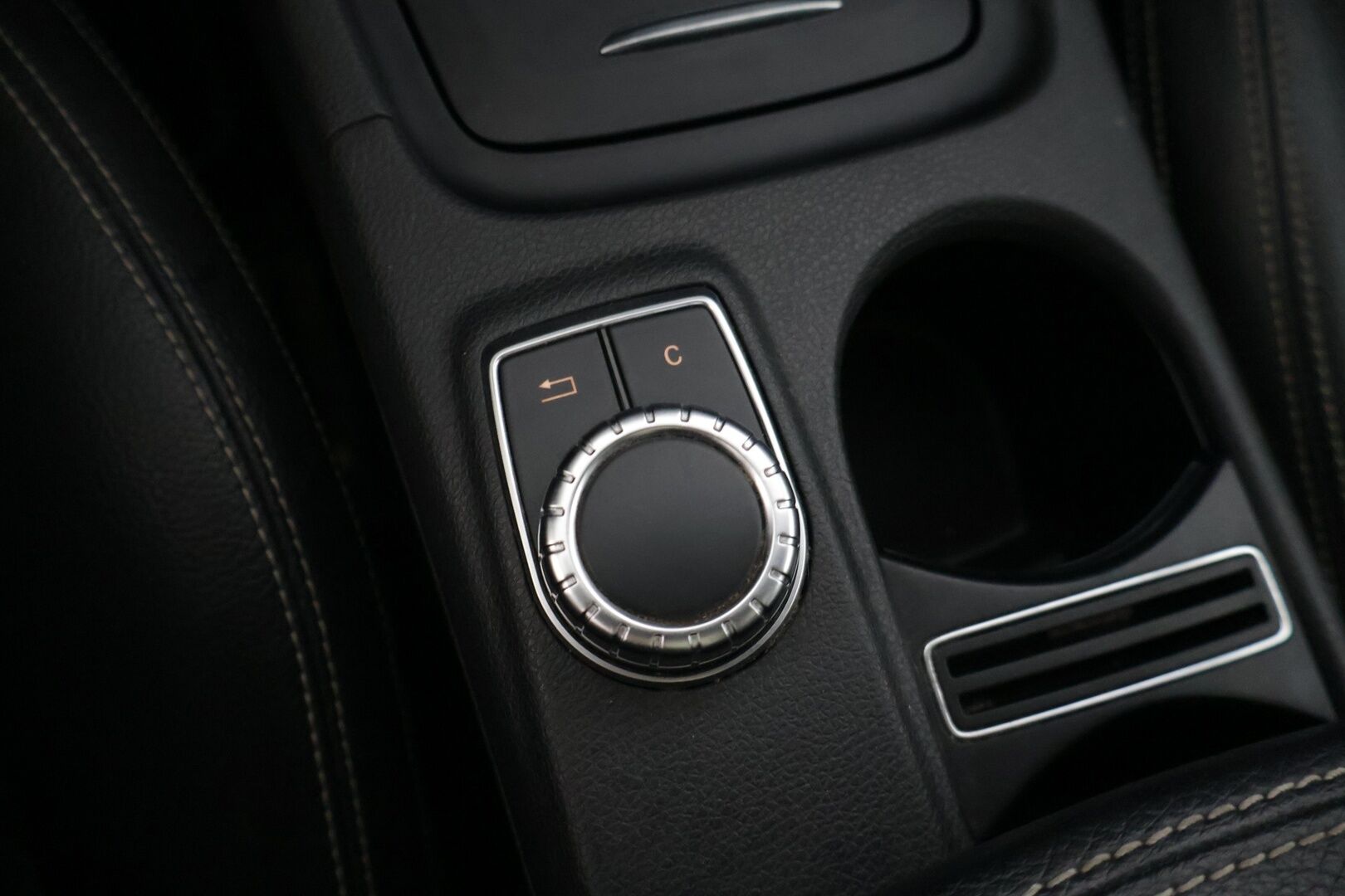 Mercedes-Benz A 2015 180 BE A * Panaroma / Tutkat  / Vakkari / Navi * - Juuri huollettu / Panaroma / Näyttävä yksilö - HULLUT AVAJAISHULINAT KORKOTARJOUS 3,29 %