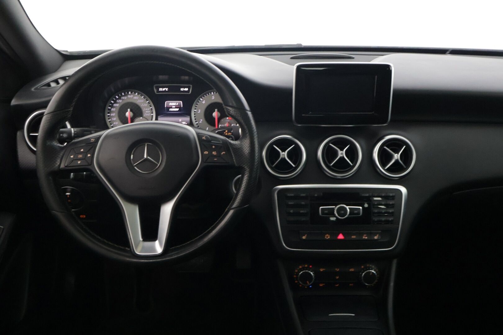 Mercedes-Benz A 2015 180 BE A * Panaroma / Tutkat  / Vakkari / Navi * - Juuri huollettu / Panaroma / Näyttävä yksilö - HULLUT AVAJAISHULINAT KORKOTARJOUS 3,29 %