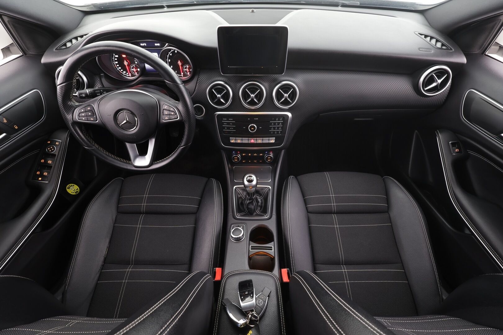 Mercedes-Benz A 2016 180 A Business Style * LED-High Performance / Sportpenkit / Webasto / Vakkari / Navi * - Facelift / Kahdet renkaat aluvanteilla