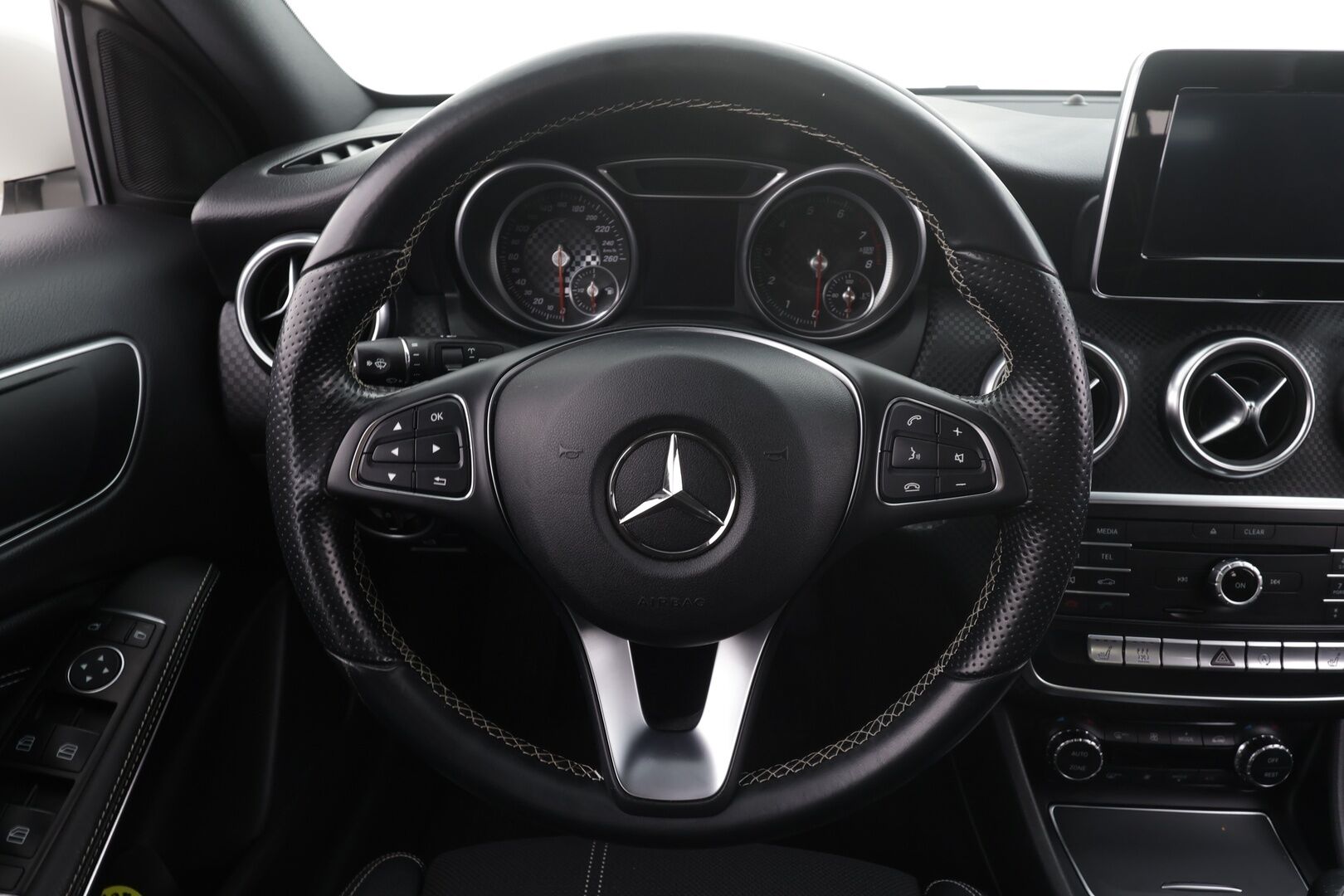 Mercedes-Benz A 2016 180 A Business Style * LED-High Performance / Sportpenkit / Webasto / Vakkari / Navi * - Facelift / Kahdet renkaat aluvanteilla