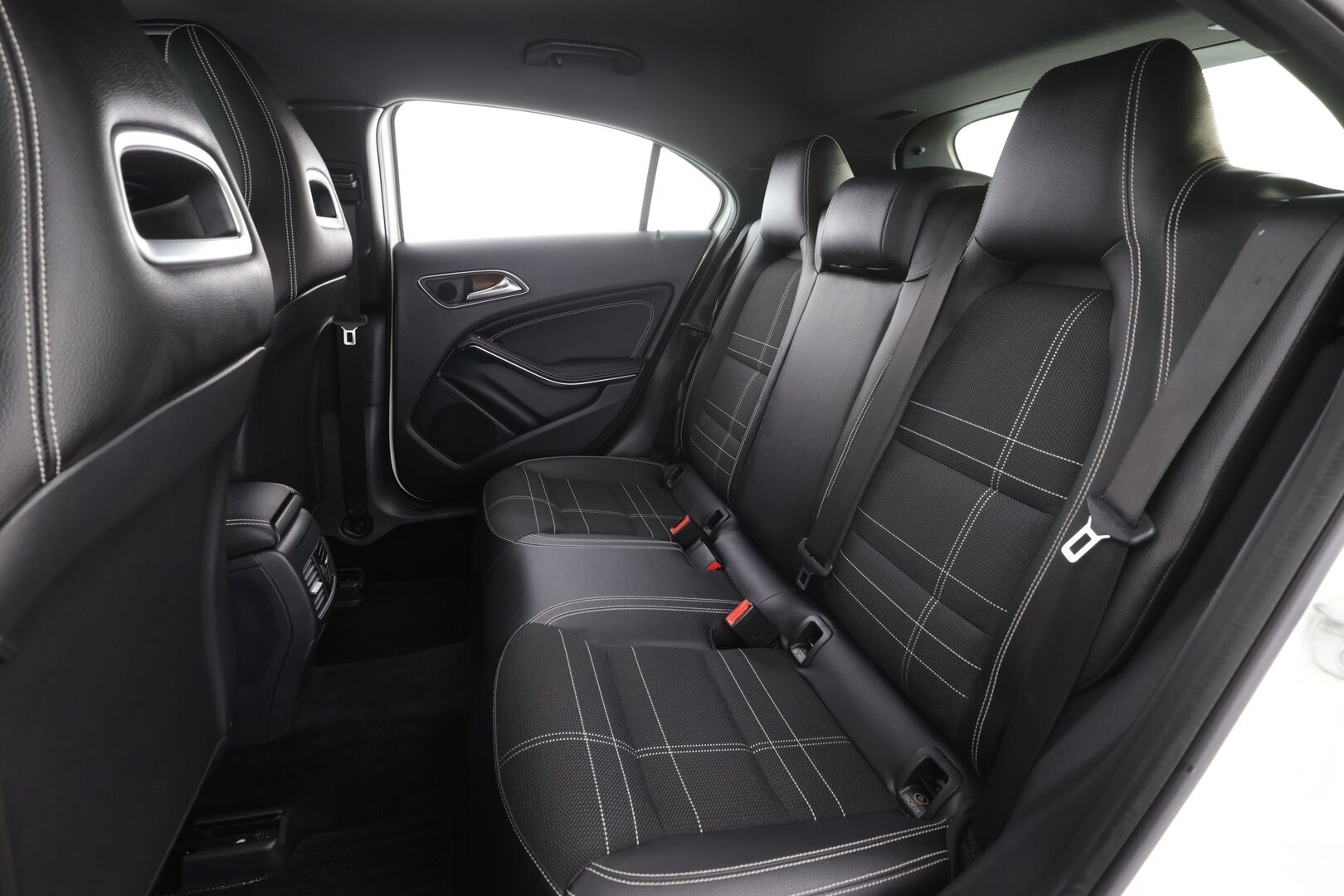 Mercedes-Benz A 2016 180 A Business Style * LED-High Performance / Sportpenkit / Webasto / Vakkari / Navi * - Facelift / Kahdet renkaat aluvanteilla