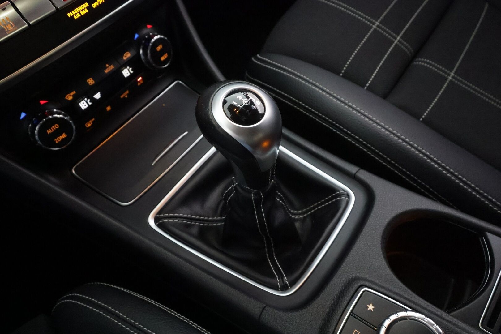 Mercedes-Benz A 2016 180 A Business Style * LED-High Performance / Sportpenkit / Webasto / Vakkari / Navi * - Facelift / Kahdet renkaat aluvanteilla