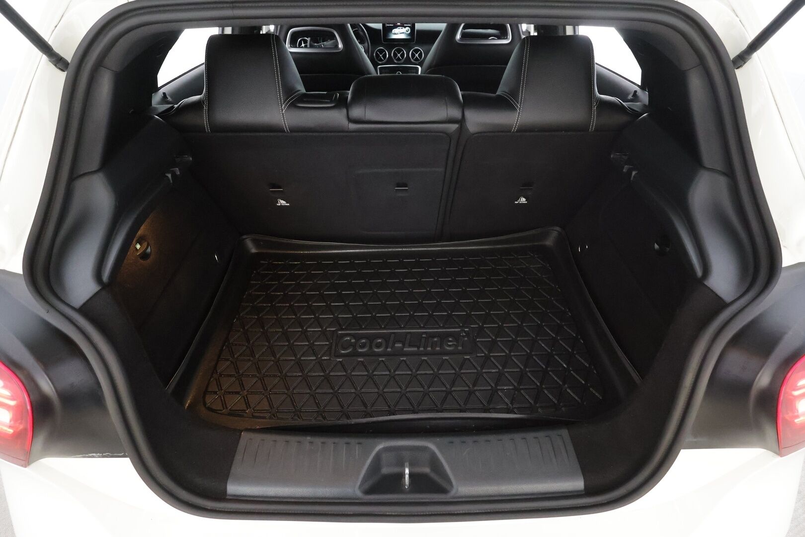 Mercedes-Benz A 2016 180 A Business Style * LED-High Performance / Sportpenkit / Webasto / Vakkari / Navi * - Facelift / Kahdet renkaat aluvanteilla