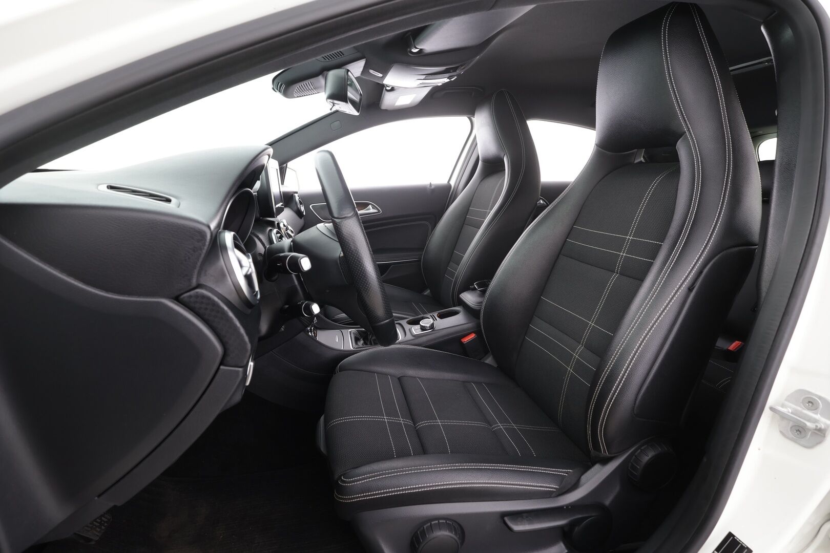 Mercedes-Benz A 2016 180 A Business Style * LED-High Performance / Sportpenkit / Webasto / Vakkari / Navi * - Facelift / Kahdet renkaat aluvanteilla