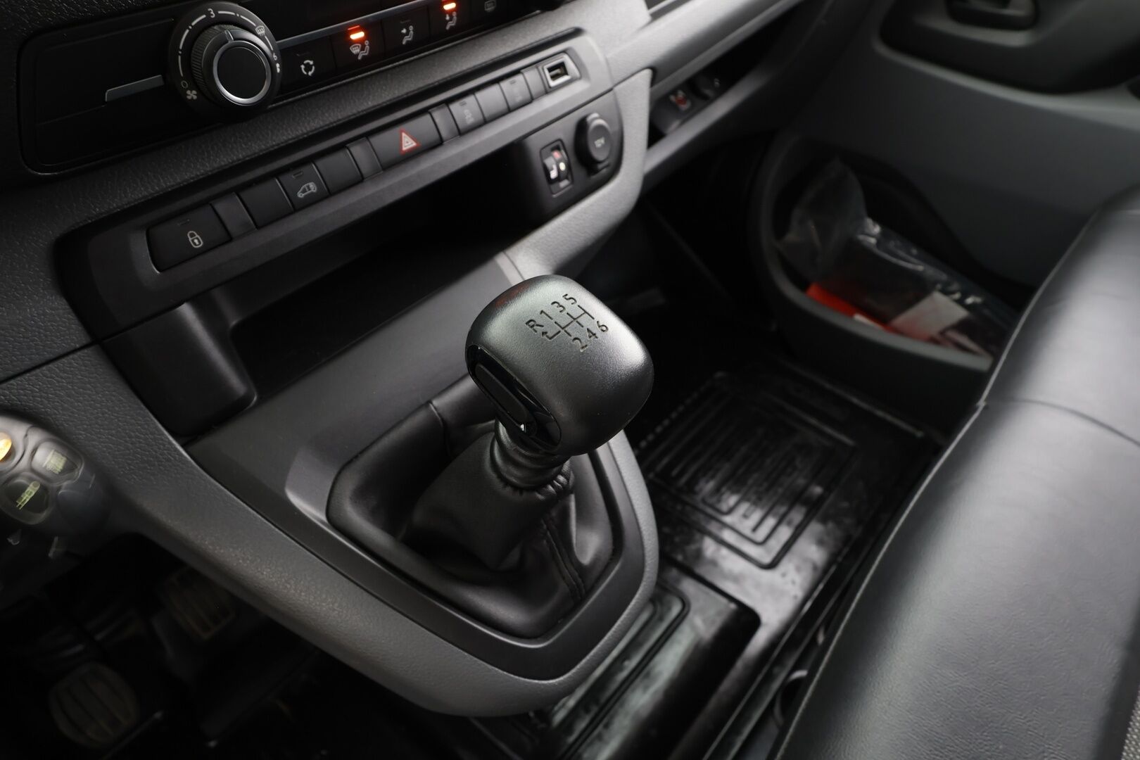 Toyota Proace 2020 L1 2,0 D 120 * Vakkari / Webasto / P.tutkat / Puolinahat / Bluetooth / 2x Renkaat / ALV * - 1.Om Suomi-auto / Juuri huollettu - HULLUT AVAJAISHULINAT KORKOTARJOUS 3,29 %