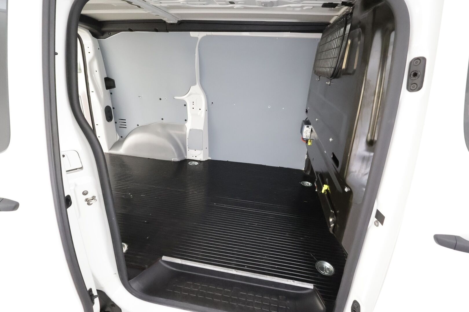 Toyota Proace 2020 L1 2,0 D 120 * Vakkari / Webasto / P.tutkat / Puolinahat / Bluetooth / 2x Renkaat / ALV * - 1.Om Suomi-auto / Juuri huollettu - HULLUT AVAJAISHULINAT KORKOTARJOUS 3,29 %