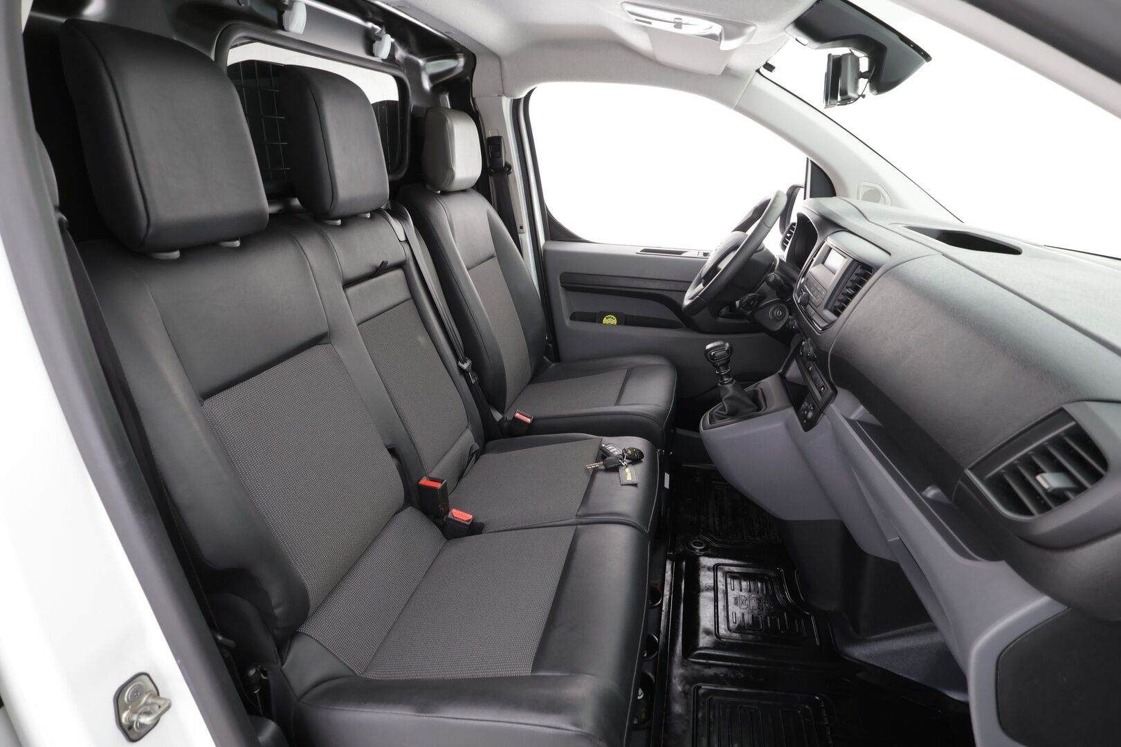 Toyota Proace 2020 L1 2,0 D 120 * Vakkari / Webasto / P.tutkat / Puolinahat / Bluetooth / 2x Renkaat / ALV * - 1.Om Suomi-auto / Juuri huollettu - HULLUT AVAJAISHULINAT KORKOTARJOUS 3,29 %