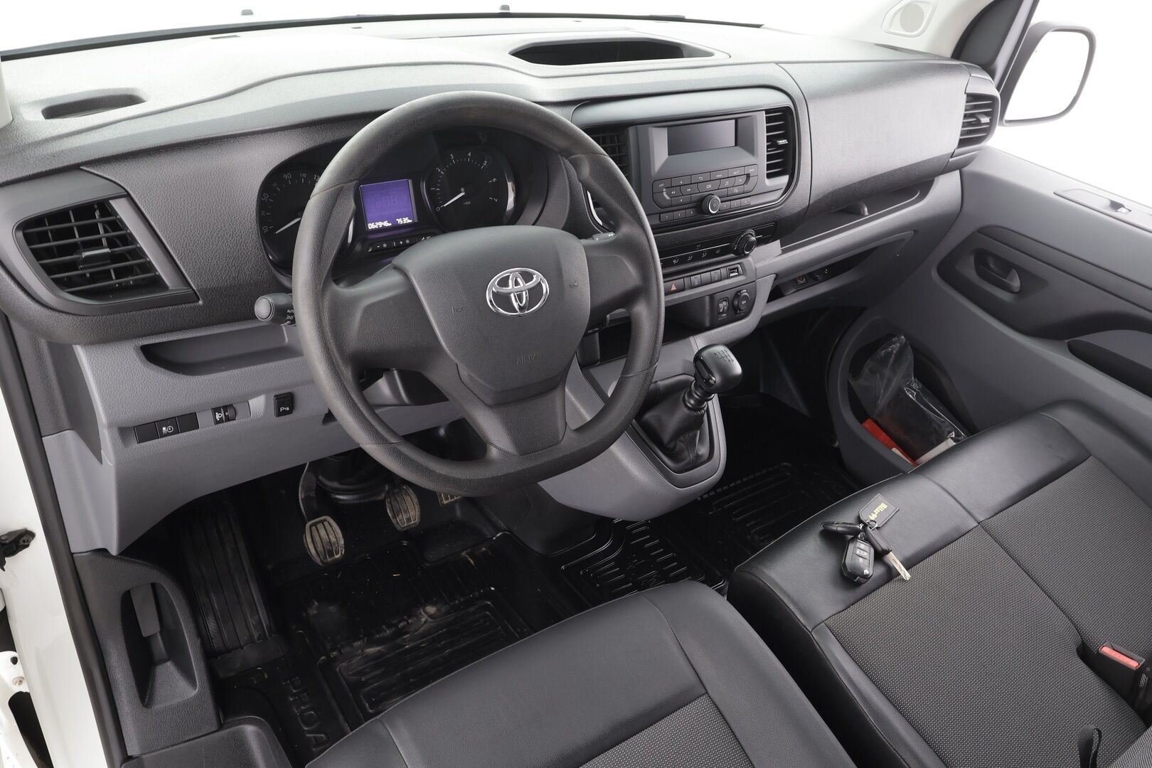 Toyota Proace 2020 L1 2,0 D 120 * Vakkari / Webasto / P.tutkat / Puolinahat / Bluetooth / 2x Renkaat / ALV * - 1.Om Suomi-auto / Juuri huollettu - HULLUT AVAJAISHULINAT KORKOTARJOUS 3,29 %