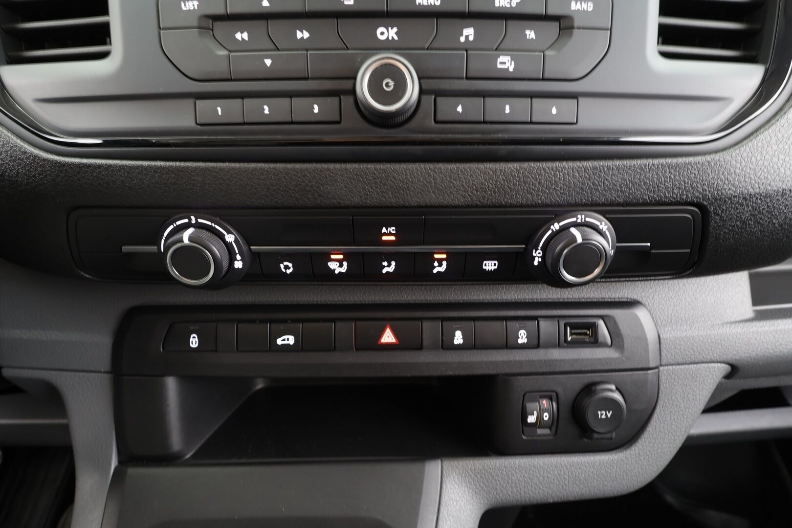 Toyota Proace 2020 L1 2,0 D 120 * Vakkari / Webasto / P.tutkat / Puolinahat / Bluetooth / 2x Renkaat / ALV * - 1.Om Suomi-auto / Juuri huollettu - HULLUT AVAJAISHULINAT KORKOTARJOUS 3,29 %