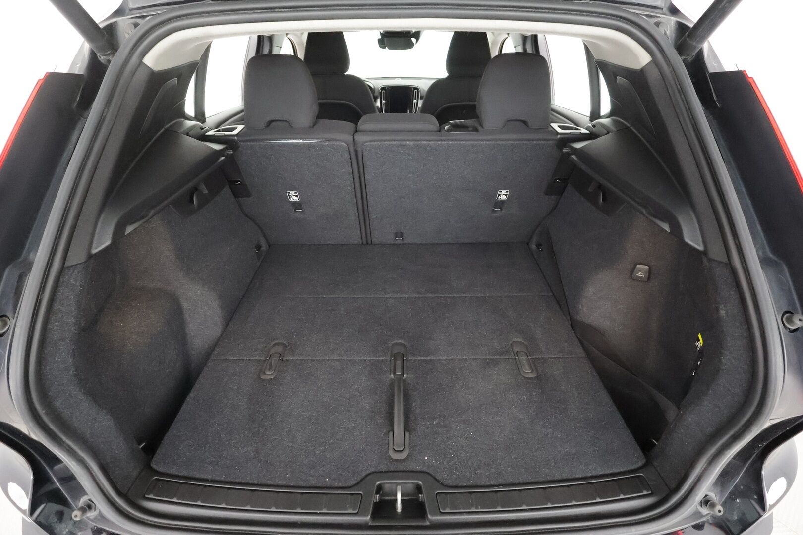 Volvo XC40 2019 D3 AWD Business aut * ACC / Webasto / LED / Navi / Keyless / Sähköluukku / Ratinlämmitin / P.tutkat * - Suomi-auto / Kahdet renkaat aluvanteilla - HULLUT AVAJAISHULINAT KORKOTARJOUS 3,29 %