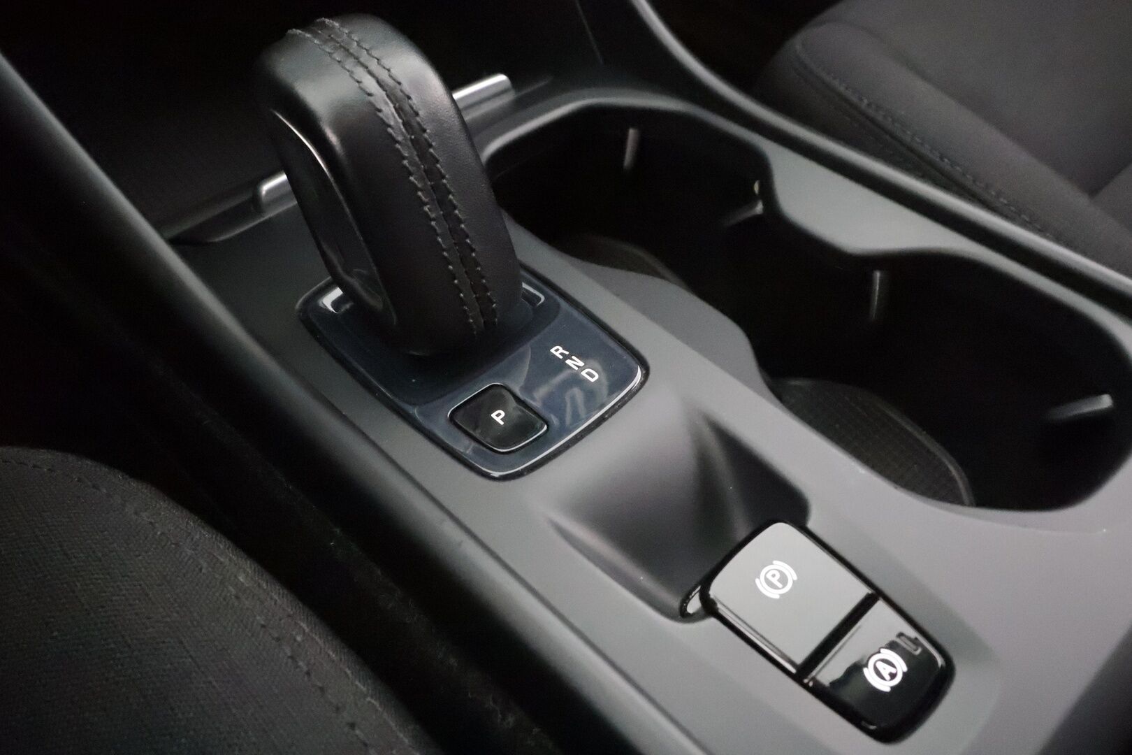Volvo XC40 2019 D3 AWD Business aut - ACC | Webasto | LED | Navi | Keyless | Sähköluukku | Ratinlämmitin | P.tutkat 