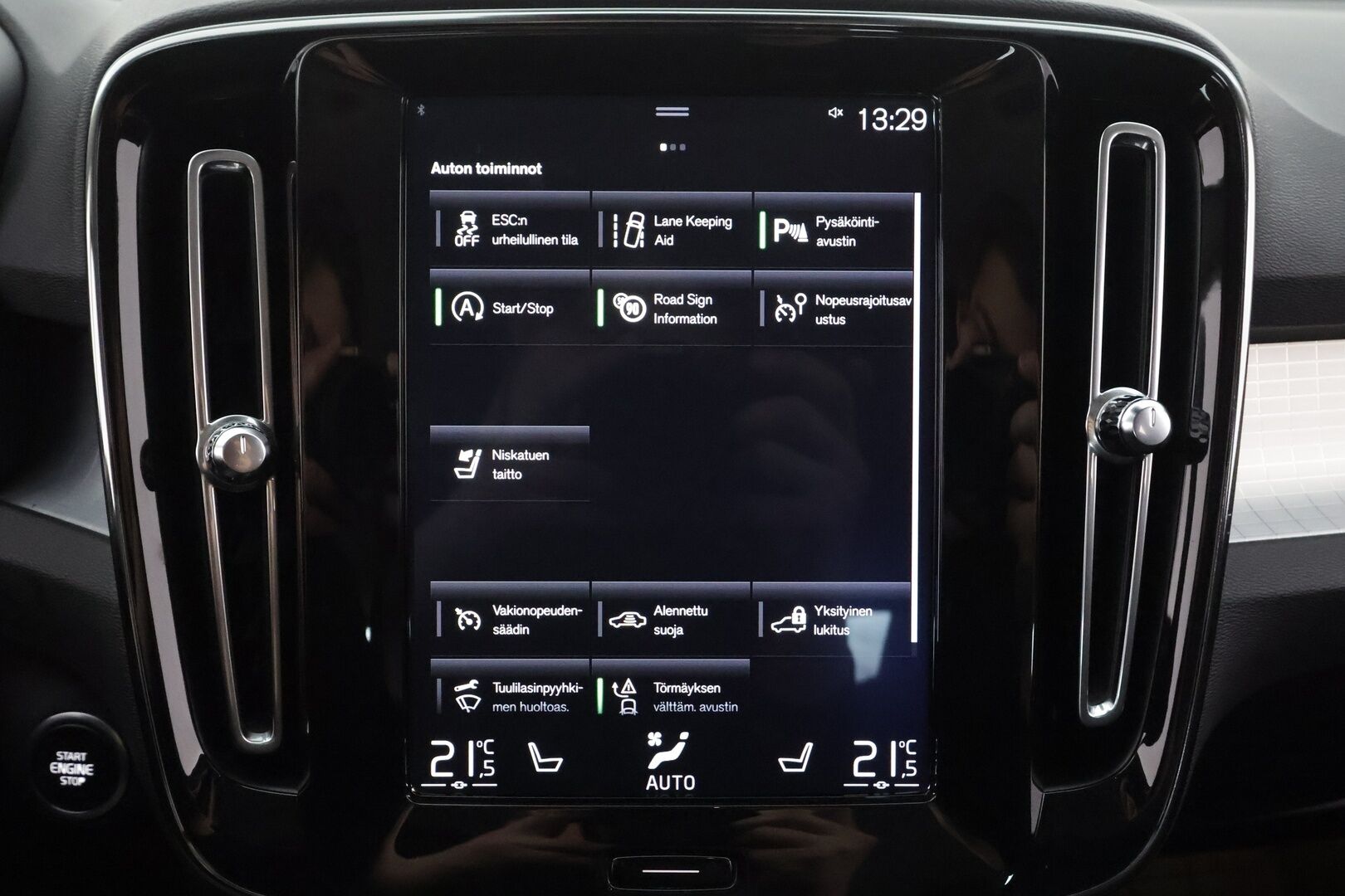 Volvo XC40 2019 D3 AWD Business aut * ACC / Webasto / LED / Navi / Keyless / Sähköluukku / Ratinlämmitin / P.tutkat * - Suomi-auto / Kahdet renkaat aluvanteilla - HULLUT AVAJAISHULINAT KORKOTARJOUS 3,29 %