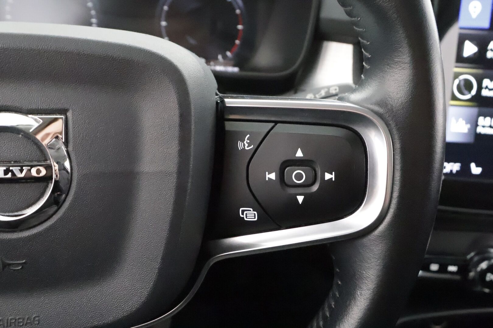 Volvo XC40 2019 D3 AWD Business aut * ACC / Webasto / LED / Navi / Keyless / Sähköluukku / Ratinlämmitin / P.tutkat * - Suomi-auto / Kahdet renkaat aluvanteilla - HULLUT AVAJAISHULINAT KORKOTARJOUS 3,29 %