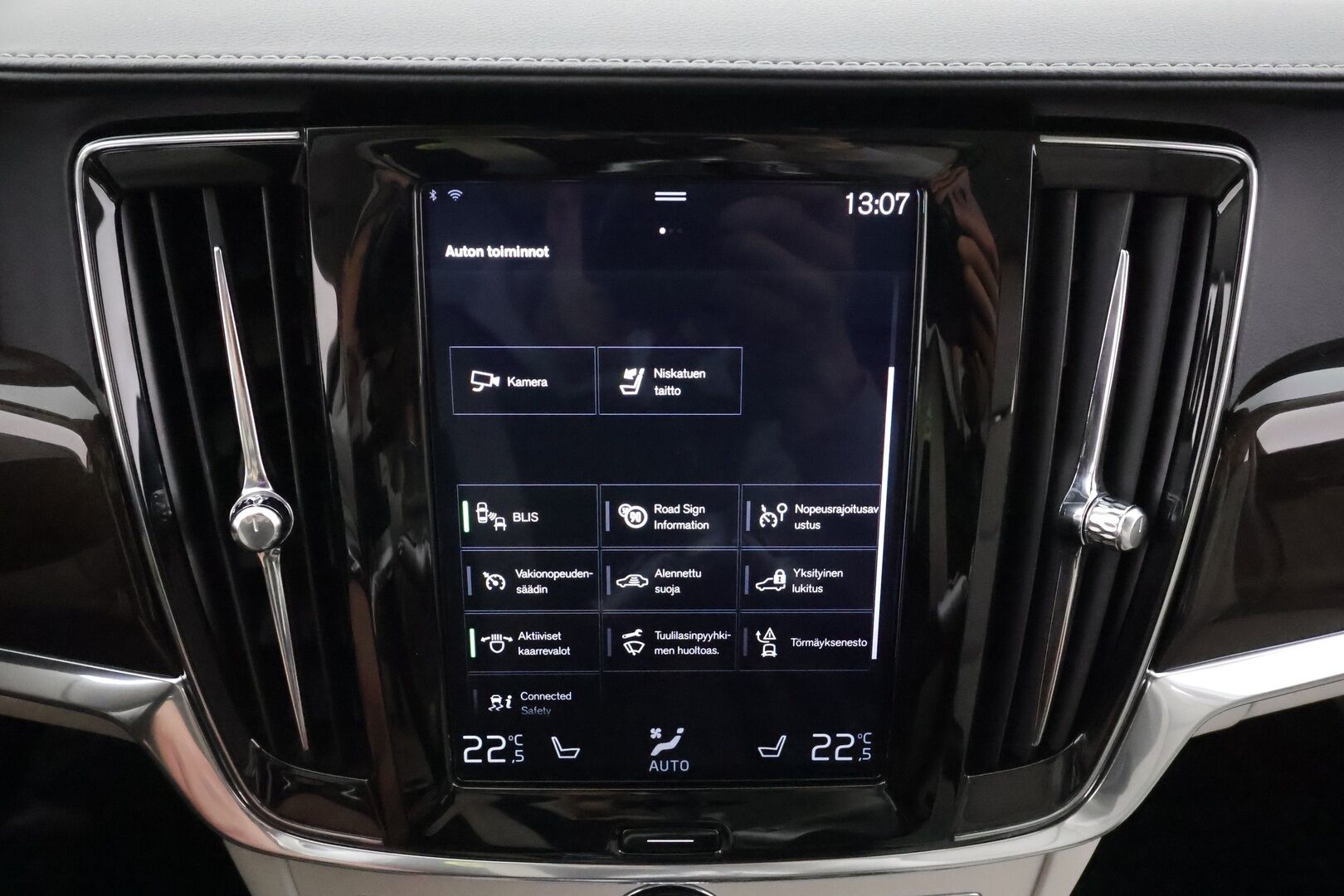 Volvo V90 2019 T8 AWD Inscription aut * ACC / Webasto / Panorama / Full LED / Muistipenkki / P.kamera / Vaaleat nahat / BLIS / Navi / Keyless * - Suomi-auto / Kahdet renkaat aluvanteilla - HULLUT AVAJAISHULINAT KORKOTARJOUS 3,29 %