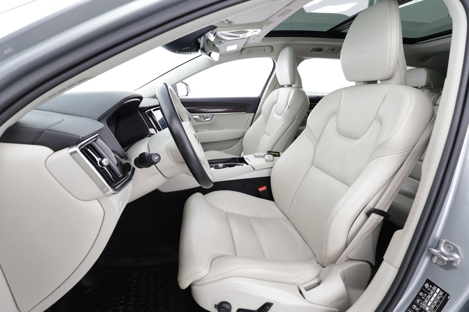 Volvo V90 2019 T8 AWD Inscription aut * ACC / Webasto / Panorama / Full LED / Muistipenkki / P.kamera / Vaaleat nahat / BLIS / Navi / Keyless * - Suomi-auto / Kahdet renkaat aluvanteilla - HULLUT AVAJAISHULINAT KORKOTARJOUS 3,29 %