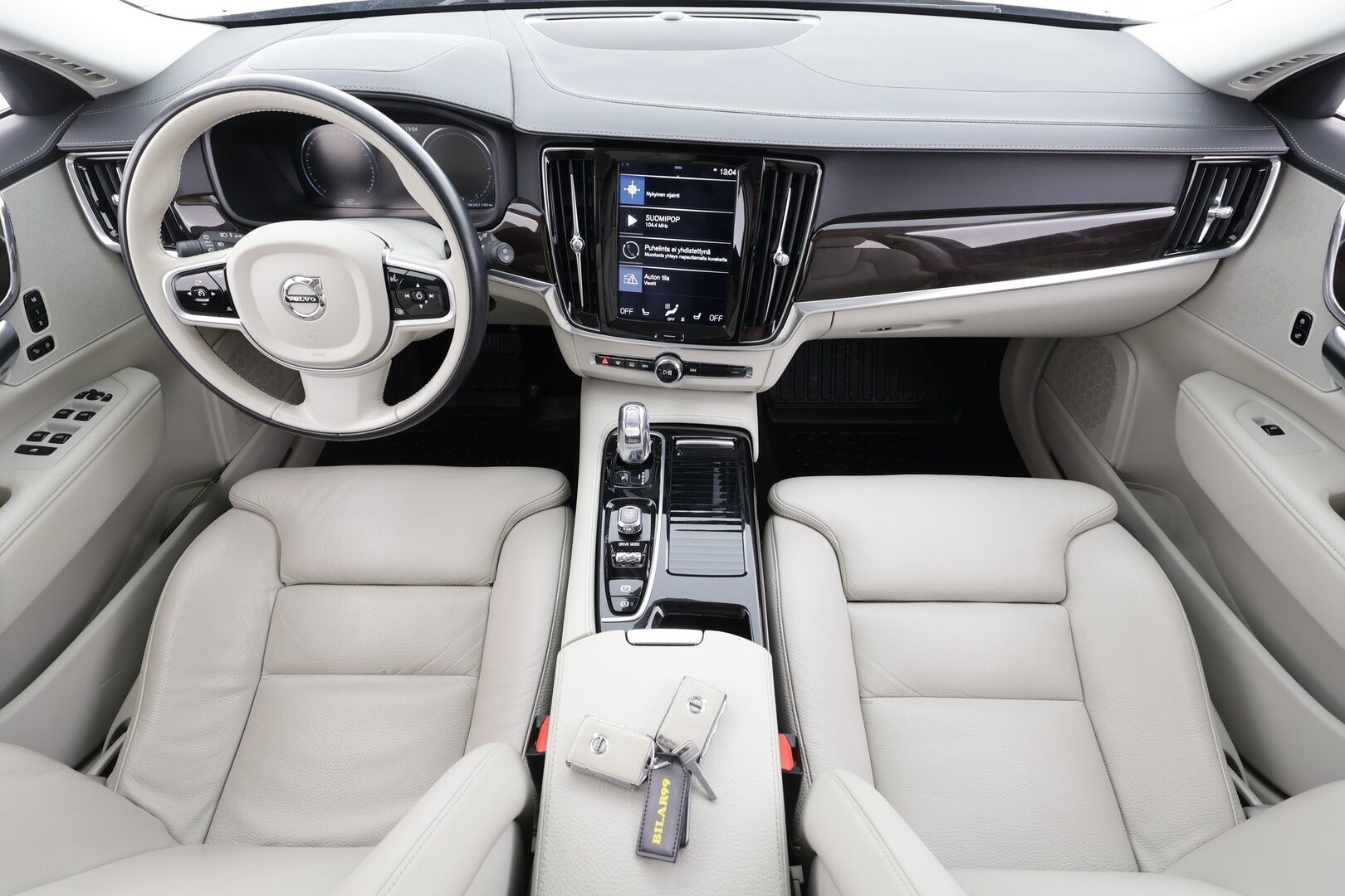 Volvo V90 2019 T8 AWD Inscription aut * ACC / Webasto / Panorama / Full LED / Muistipenkki / P.kamera / Vaaleat nahat / BLIS / Navi / Keyless * - Suomi-auto / Kahdet renkaat aluvanteilla - HULLUT AVAJAISHULINAT KORKOTARJOUS 3,29 %
