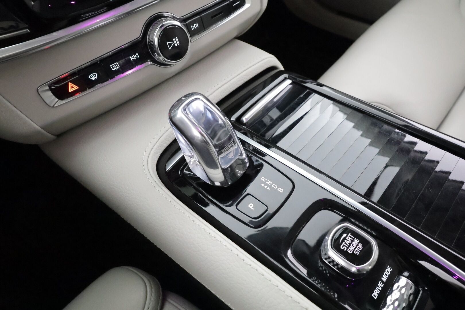 Volvo V90 2019 T8 AWD Inscription aut * ACC / Webasto / Panorama / Full LED / Muistipenkki / P.kamera / Vaaleat nahat / BLIS / Navi / Keyless * - Suomi-auto / Kahdet renkaat aluvanteilla - HULLUT AVAJAISHULINAT KORKOTARJOUS 3,29 %