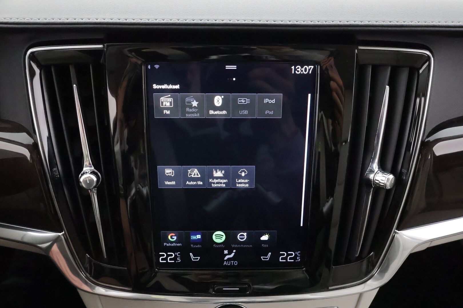 Volvo V90 2019 T8 AWD Inscription aut * ACC / Webasto / Panorama / Full LED / Muistipenkki / P.kamera / Vaaleat nahat / BLIS / Navi / Keyless * - Suomi-auto / Kahdet renkaat aluvanteilla - HULLUT AVAJAISHULINAT KORKOTARJOUS 3,29 %