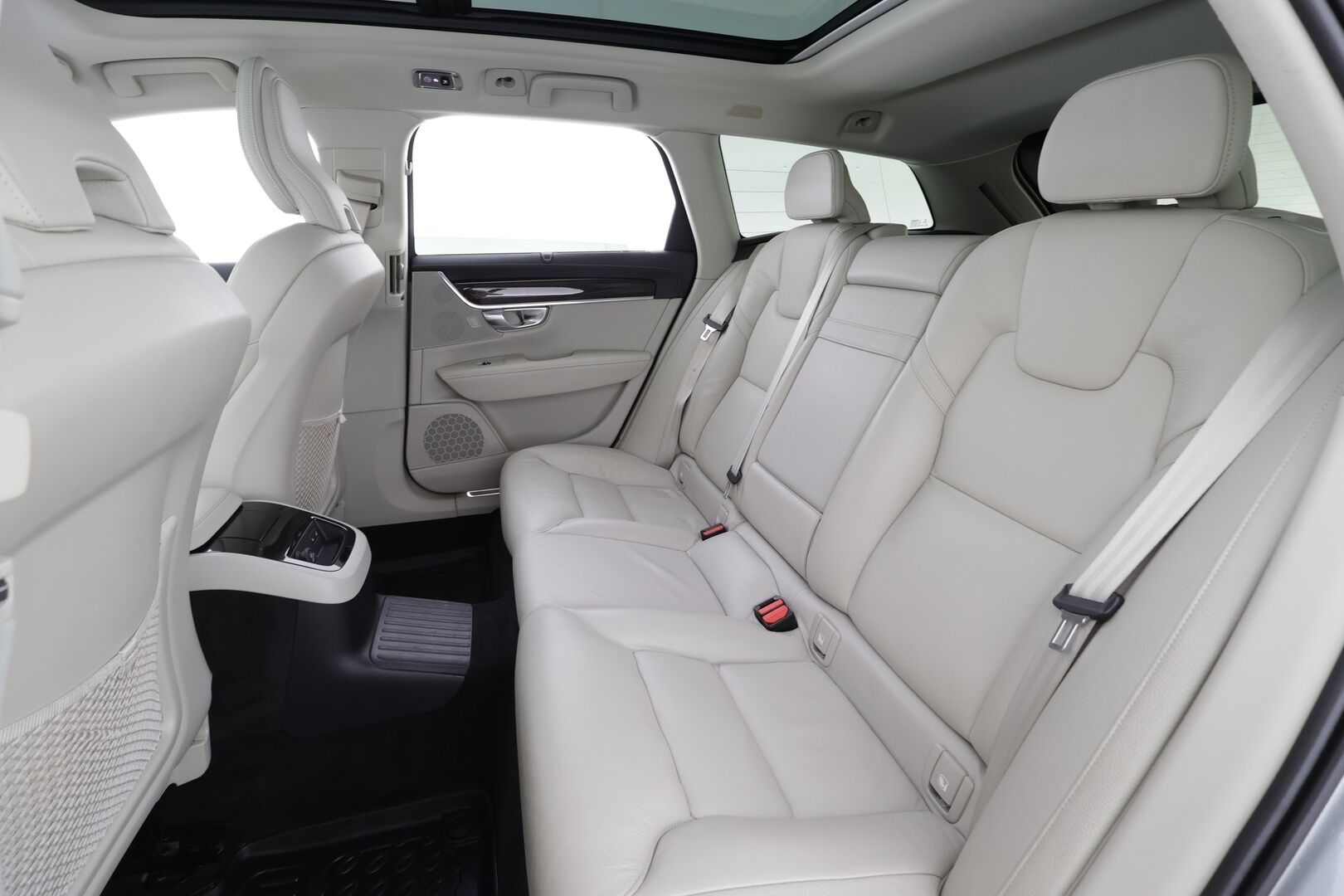 Volvo V90 2019 T8 AWD Inscription aut * ACC / Webasto / Panorama / Full LED / Muistipenkki / P.kamera / Vaaleat nahat / BLIS / Navi / Keyless * - Suomi-auto / Kahdet renkaat aluvanteilla - HULLUT AVAJAISHULINAT KORKOTARJOUS 3,29 %