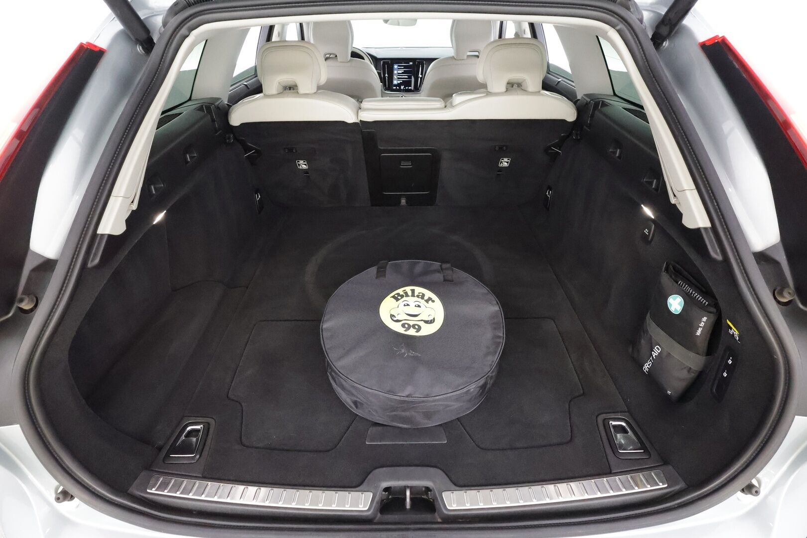 Volvo V90 2019 T8 AWD Inscription aut * ACC / Webasto / Panorama / Full LED / Muistipenkki / P.kamera / Vaaleat nahat / BLIS / Navi / Keyless * - Suomi-auto / Kahdet renkaat aluvanteilla - HULLUT AVAJAISHULINAT KORKOTARJOUS 3,29 %