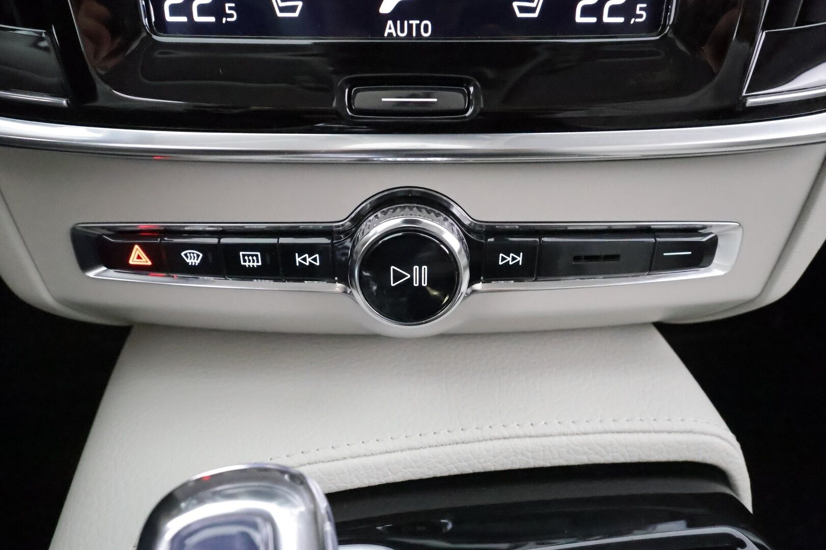 Volvo V90 2019 T8 AWD Inscription aut * ACC / Webasto / Panorama / Full LED / Muistipenkki / P.kamera / Vaaleat nahat / BLIS / Navi / Keyless * - Suomi-auto / Kahdet renkaat aluvanteilla - HULLUT AVAJAISHULINAT KORKOTARJOUS 3,29 %