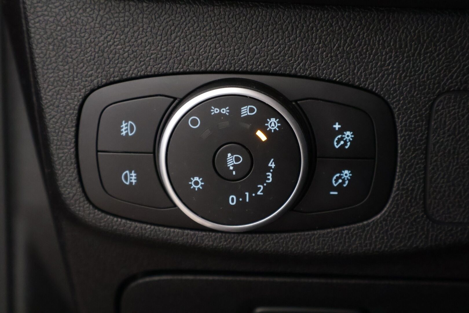 Ford Focus 2020 1,5 TDCi EcoBlue 120hv Start/Stop A8 ST-Line 5-ovinen *HUD / Vakkari / Tutkat / Apple carplay* - *Suomi auto / HUD / Näyttävä / ST-Line*