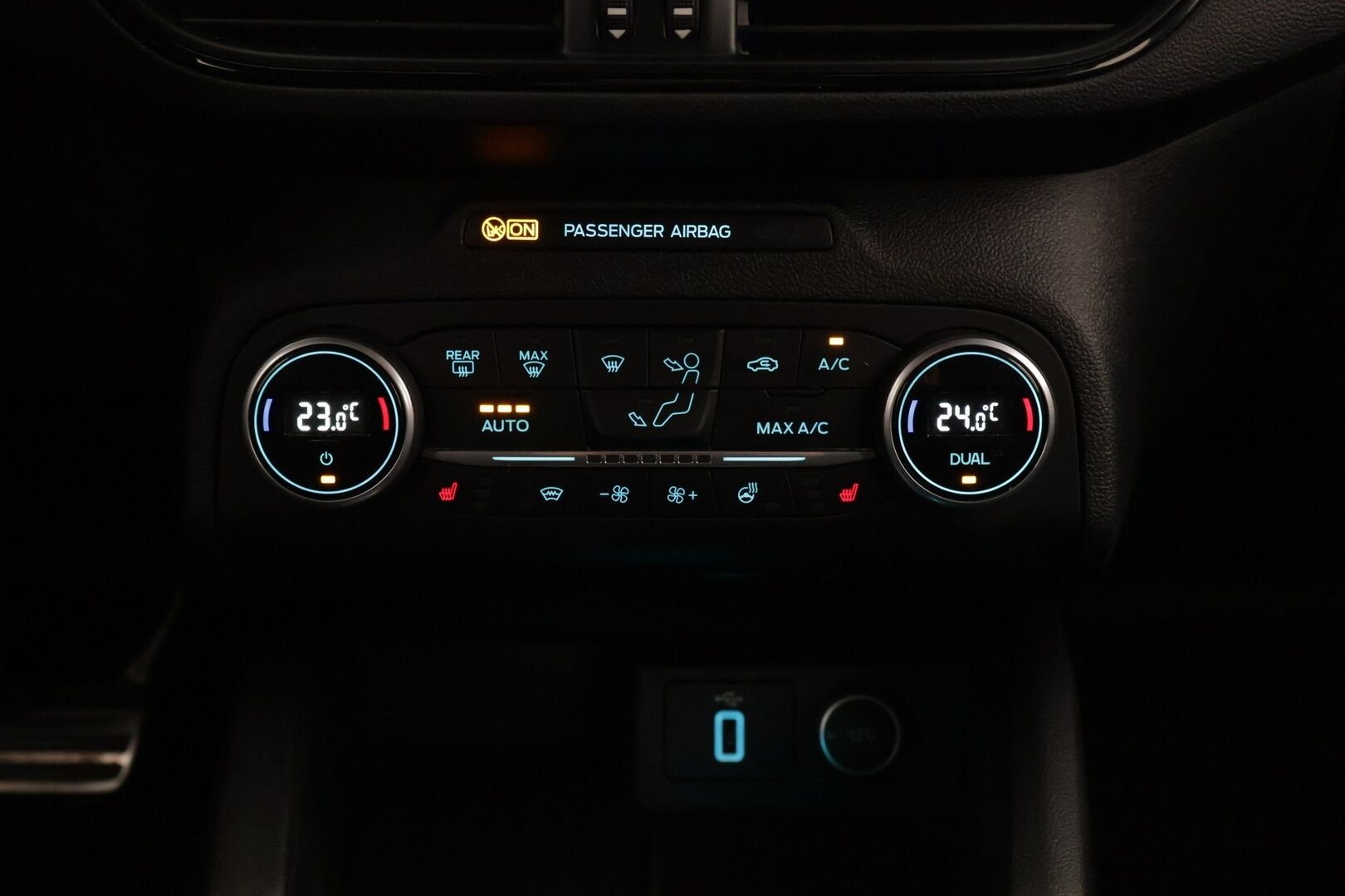 Ford Focus 2020 1,5 TDCi EcoBlue 120hv Start/Stop A8 ST-Line 5-ovinen *HUD / Vakkari / Tutkat / Apple carplay* - *Suomi auto / HUD / Näyttävä / ST-Line*