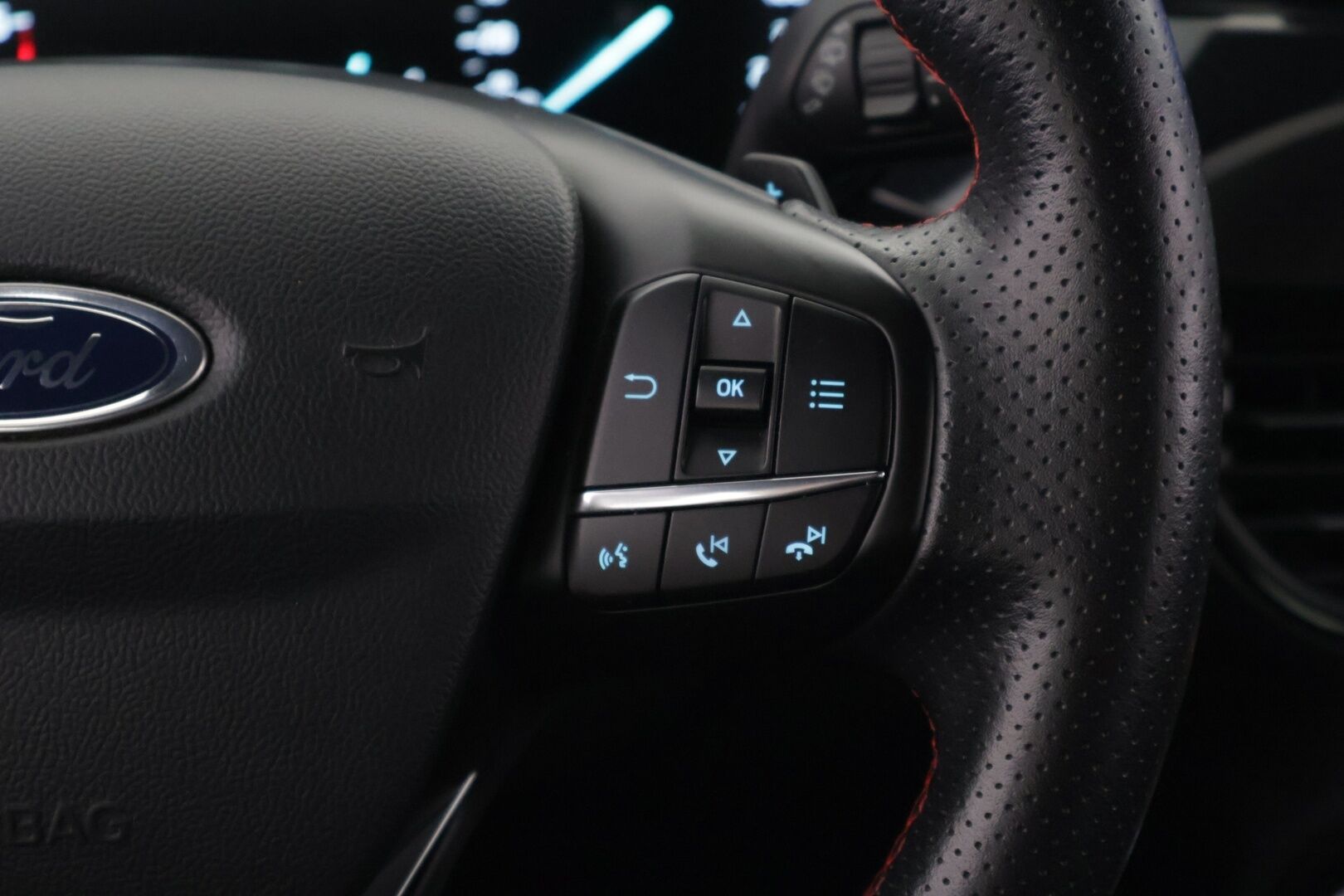 Ford Focus 2020 1,5 TDCi EcoBlue 120hv Start/Stop A8 ST-Line 5-ovinen *HUD / Vakkari / Tutkat / Apple carplay* - *Suomi auto / HUD / Näyttävä / ST-Line*