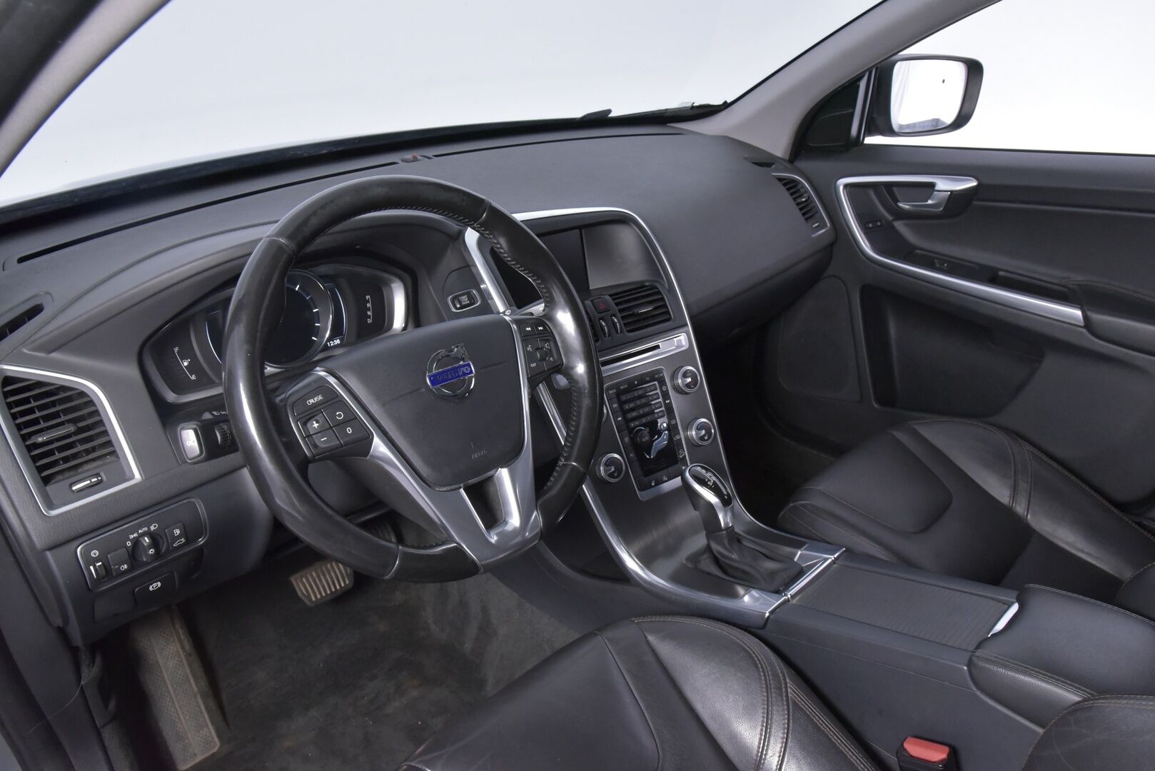 Volvo XC60 2016 D5 AWD Summum aut * Webasto / VOC / High.Perf Audio / Kattoluukku / Keyless / Koukku! * - HULLUT AVAJAISHULINAT KORKOTARJOUS 3,29 %