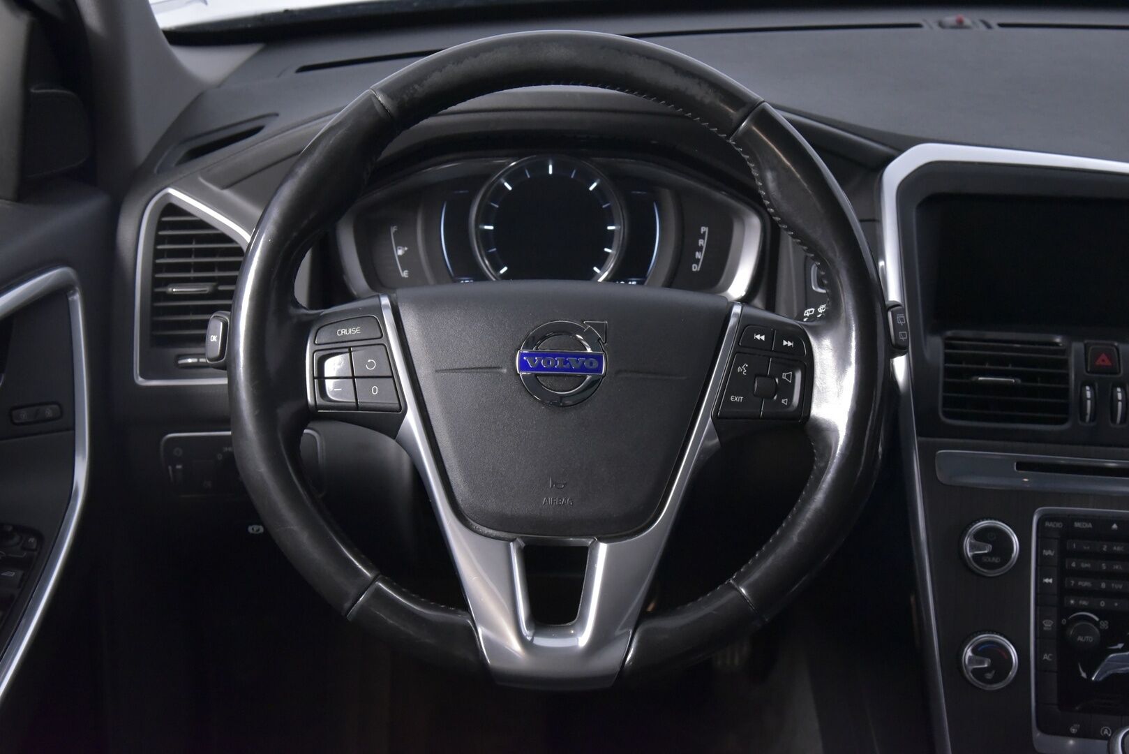 Volvo XC60 2016 D5 AWD Summum aut * Webasto / VOC / High.Perf Audio / Kattoluukku / Keyless / Koukku! * - HULLUT AVAJAISHULINAT KORKOTARJOUS 3,29 %