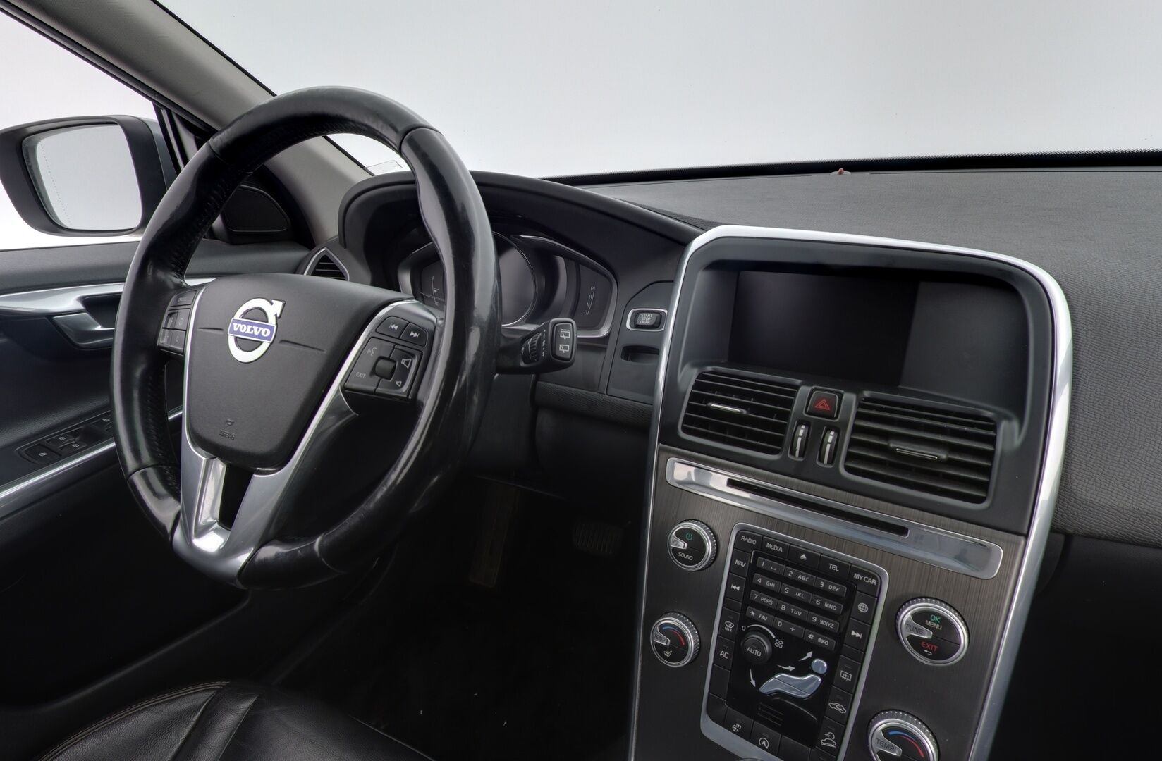 Volvo XC60 2016 D5 AWD Summum aut * Webasto / VOC / High.Perf Audio / Kattoluukku / Keyless / Koukku! * - HULLUT AVAJAISHULINAT KORKOTARJOUS 3,29 %