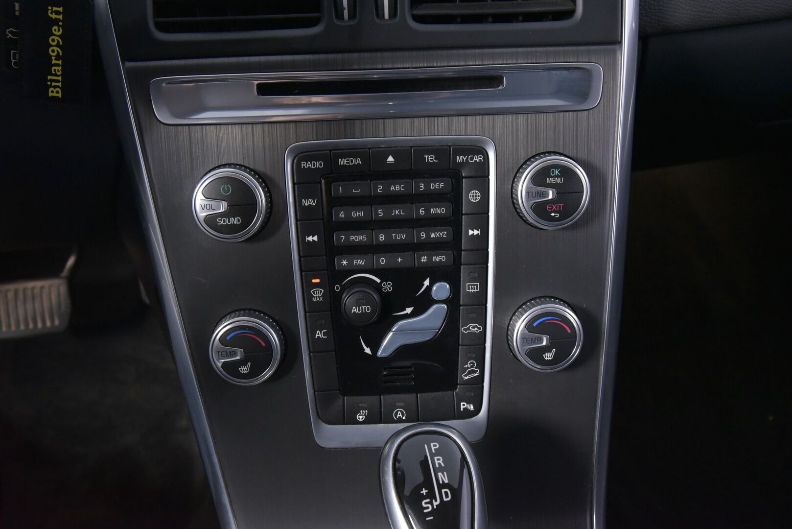 Volvo XC60 2016 D5 AWD Summum aut * Webasto / VOC / High.Perf Audio / Kattoluukku / Keyless / Koukku! * - HULLUT AVAJAISHULINAT KORKOTARJOUS 3,29 %