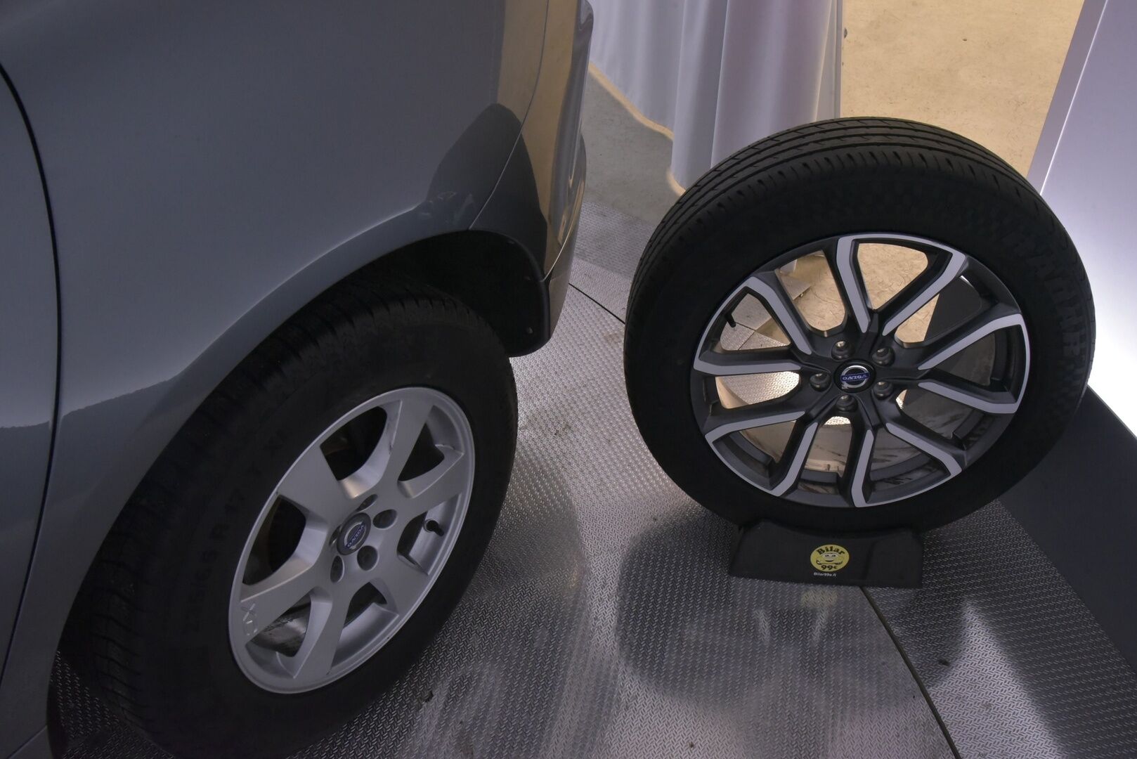 Volvo XC60 2016 D5 AWD Summum aut * Webasto / VOC / High.Perf Audio / Kattoluukku / Keyless / Koukku! * - HULLUT AVAJAISHULINAT KORKOTARJOUS 3,29 %