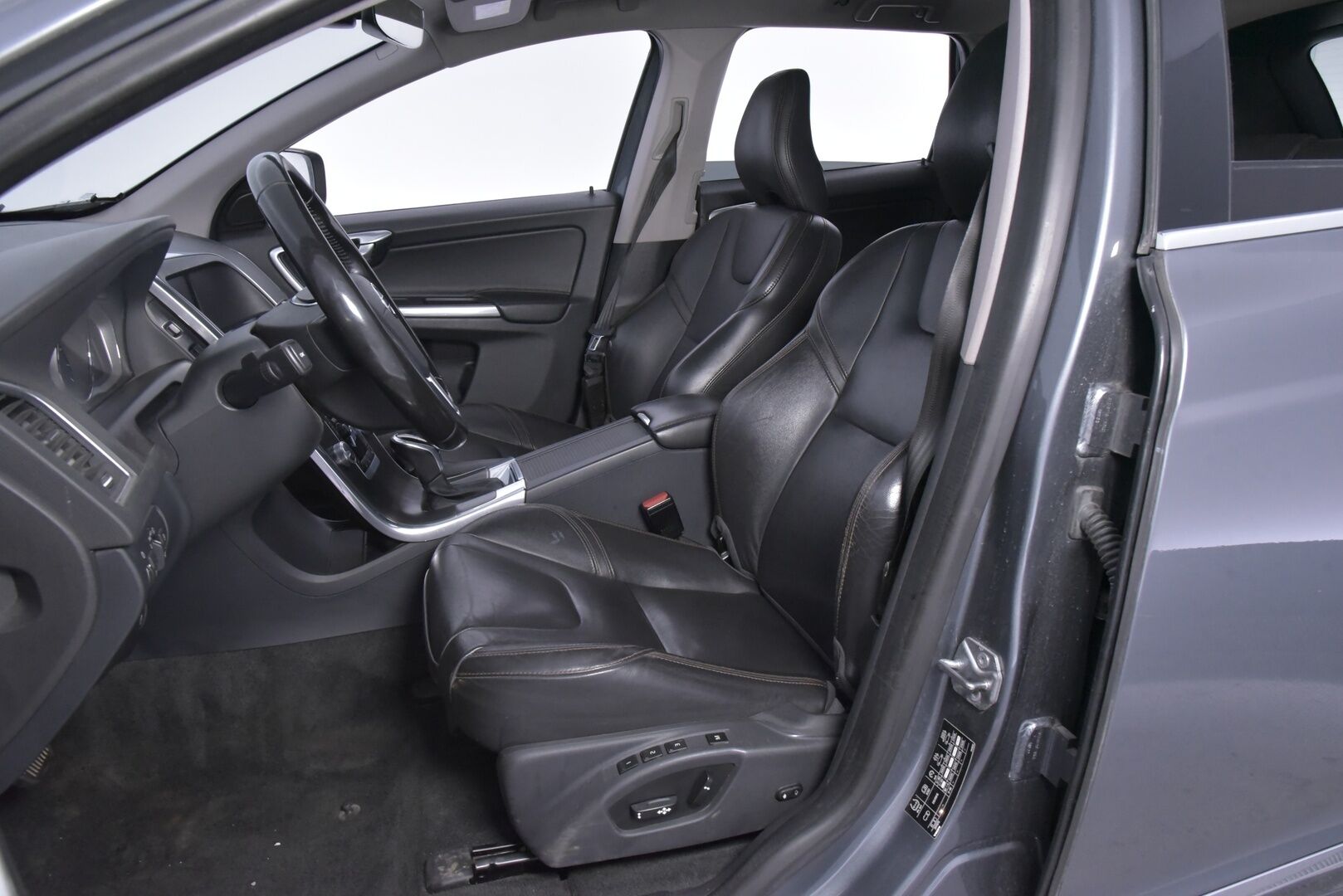 Volvo XC60 2016 D5 AWD Summum aut * Webasto / VOC / High.Perf Audio / Kattoluukku / Keyless / Koukku! * - HULLUT AVAJAISHULINAT KORKOTARJOUS 3,29 %