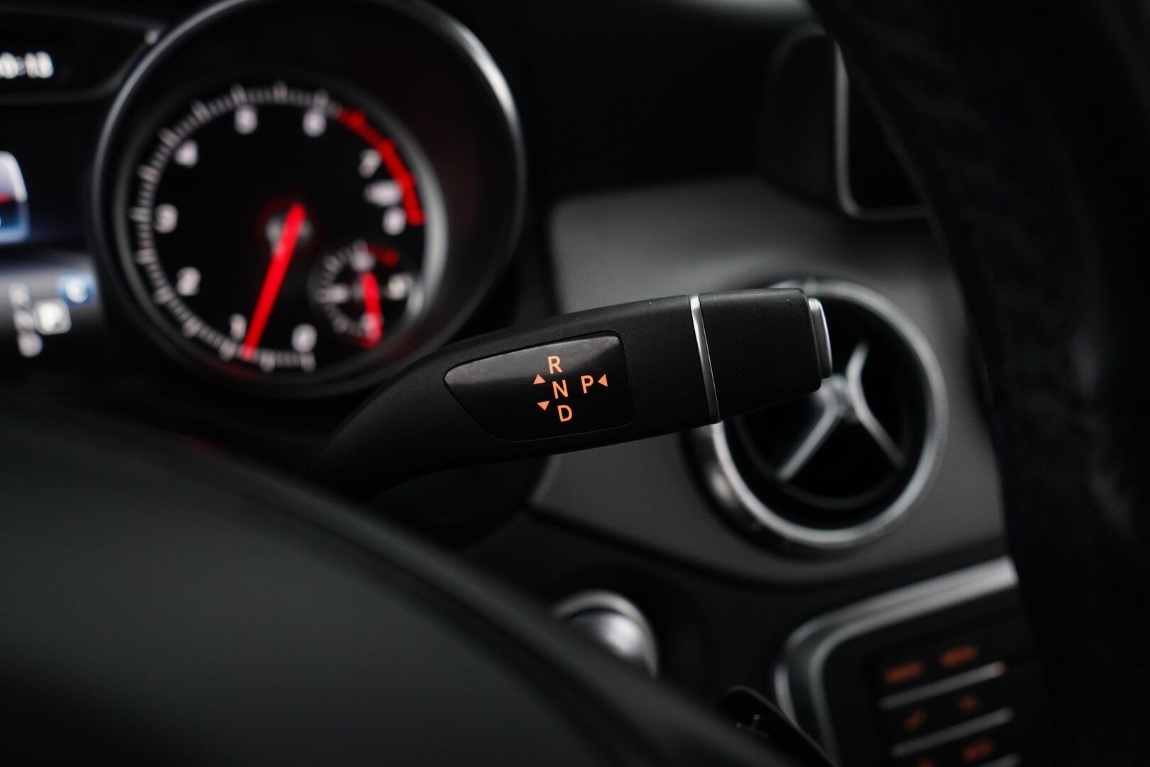 Mercedes-Benz CLA 2018 180 Premium Business A *Kamera / Lohko / LED* - KATSO POIKKEUSHINTA! / Juuri huollettu / Kahdet hyvät renkaat / Suomi-auto