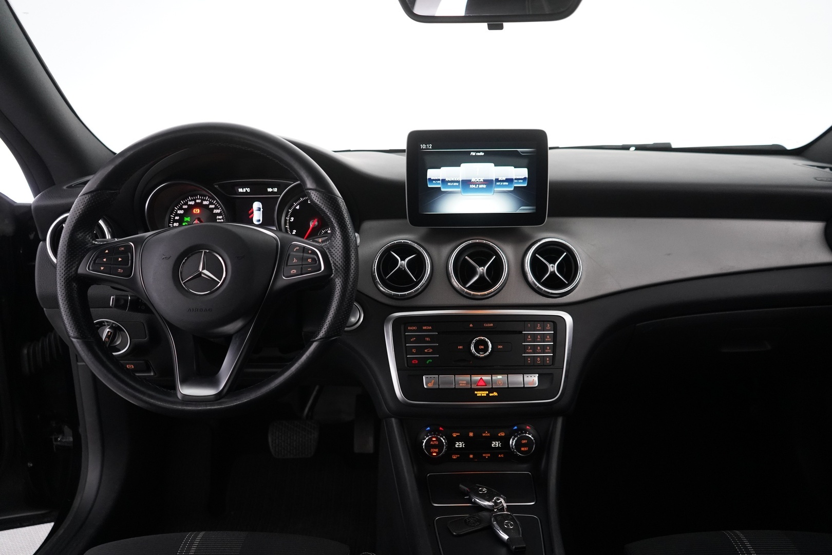 Mercedes-Benz CLA 2018 180 Premium Business A *Kamera / Lohko / LED* - Juuri huollettu / Kahdet hyvät renkaat - HULLUT VÄLIPÄIVÄT KORKOTARJOUS 2,49%