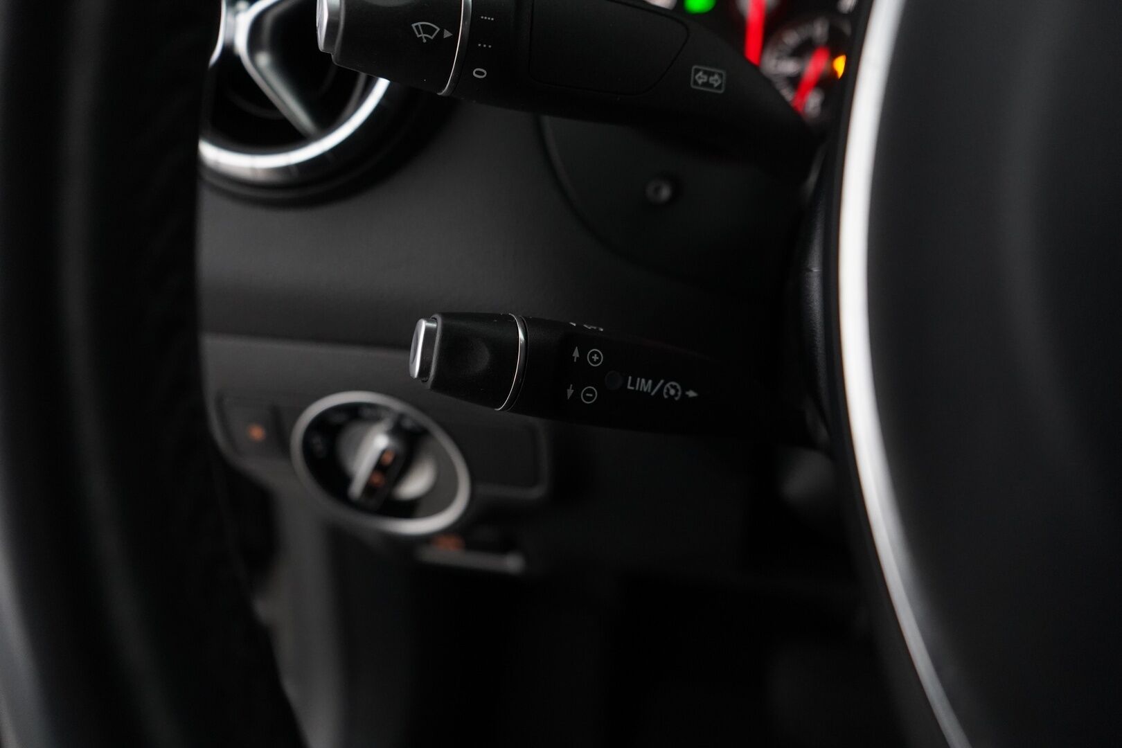 Mercedes-Benz CLA 2018 180 Premium Business A *Kamera / Lohko / LED* - KATSO POIKKEUSHINTA! / Juuri huollettu / Kahdet hyvät renkaat / Suomi-auto