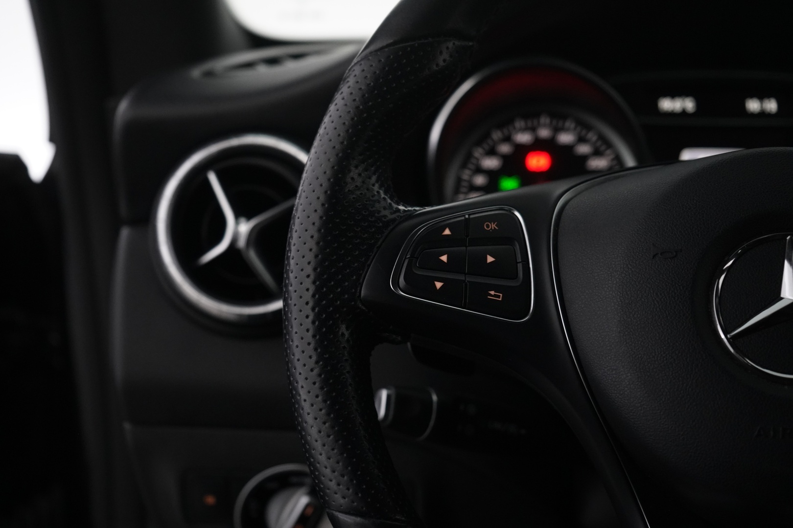 Mercedes-Benz CLA 2018 180 Premium Business A *Kamera / Lohko / LED* - Juuri huollettu / Kahdet hyvät renkaat - HULLUT VÄLIPÄIVÄT KORKOTARJOUS 2,49%