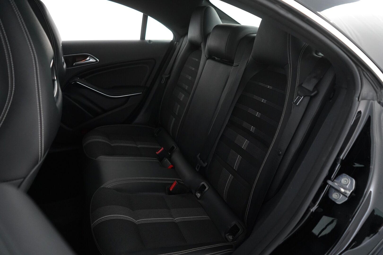 Mercedes-Benz CLA 2018 180 Premium Business A *Kamera / Lohko / LED* - KATSO POIKKEUSHINTA! / Juuri huollettu / Kahdet hyvät renkaat / Suomi-auto