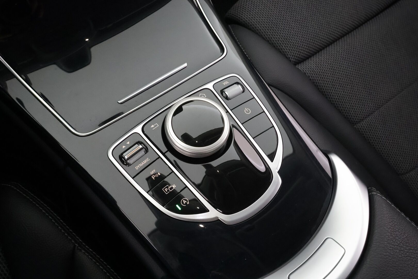 Mercedes-Benz C 2019 200 d A Business Avantgarde * Vakkari / P.kamera / LED / Navi / Puolinahat / Lohko+Sisä * - Suomi-auto / Kahdet renkaat aluvanteilla / Merkkihuollettu