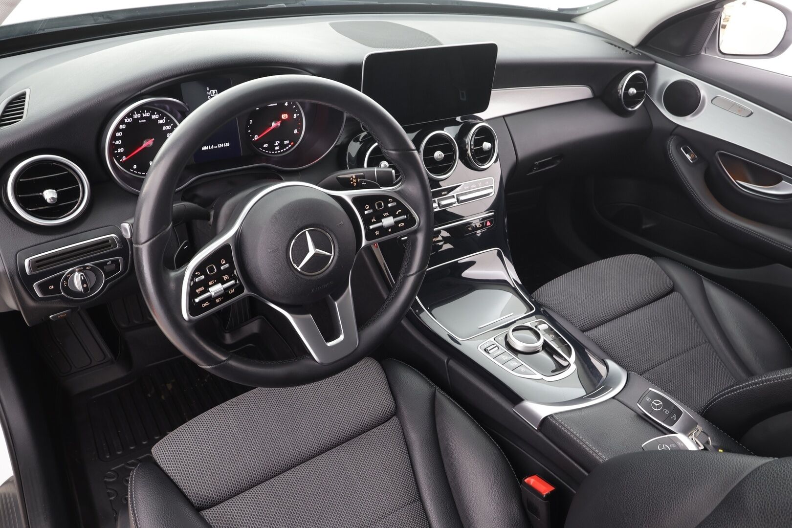 Mercedes-Benz C 2019 200 d A Business Avantgarde * Vakkari / P.kamera / LED / Navi / Puolinahat / Lohko+Sisä * - Suomi-auto / Kahdet renkaat aluvanteilla / Merkkihuollettu